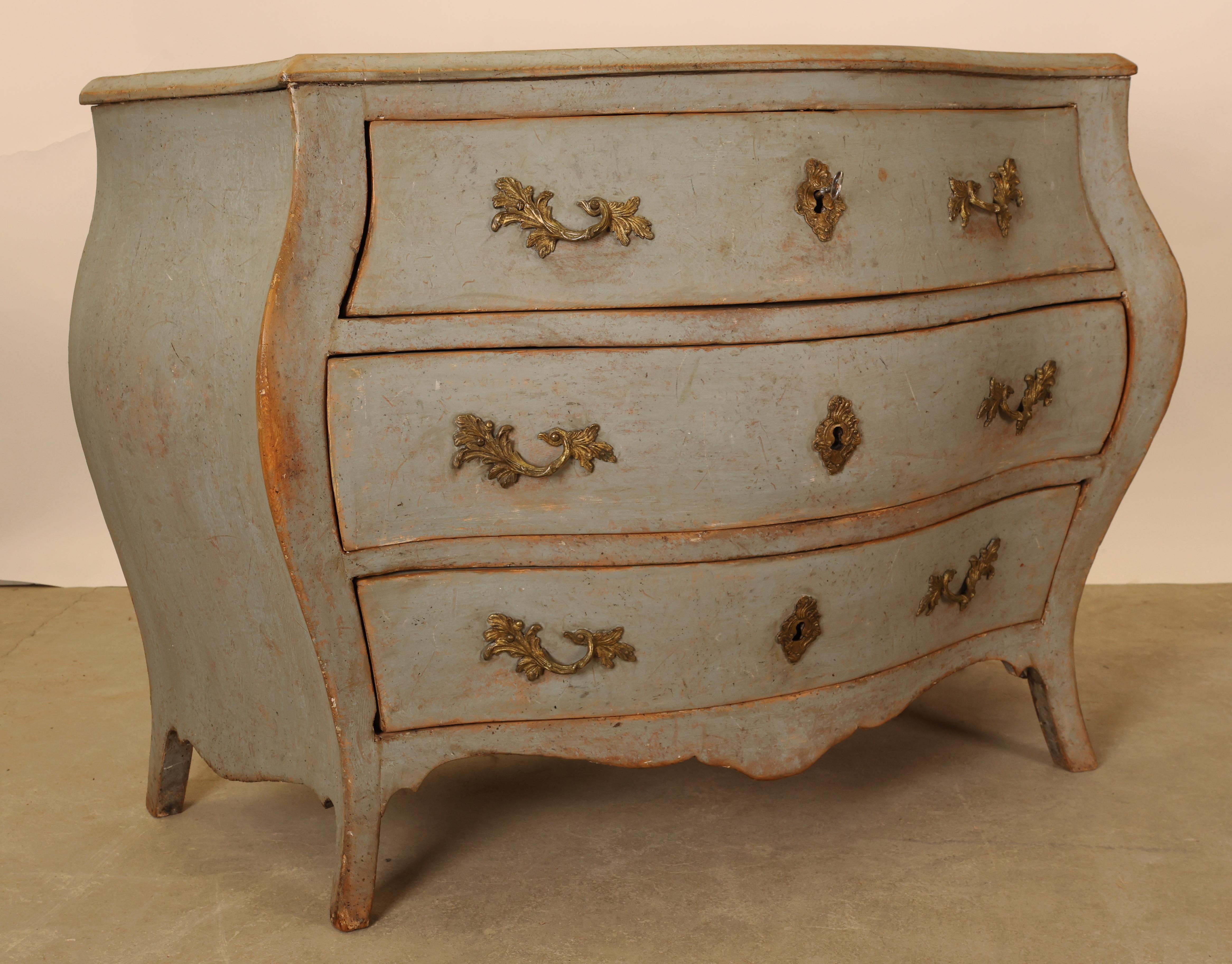 Commode rococò del XVIII secolo In condizioni buone in vendita a Ljungby, SE