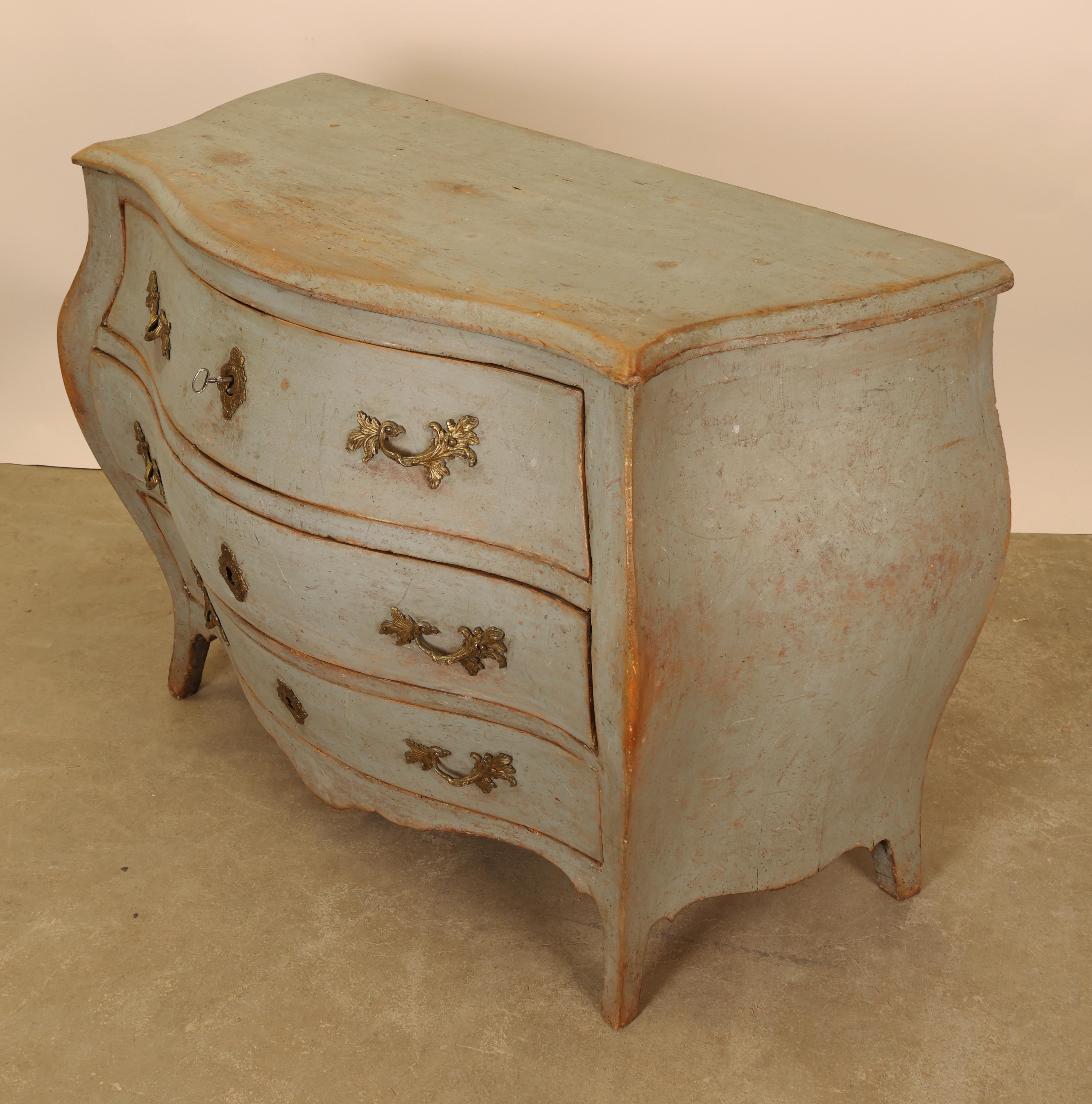 Legno Commode rococò del XVIII secolo in vendita