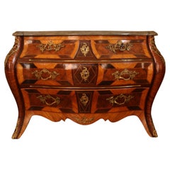 Cómoda rococó del siglo XVIII