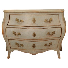 Commode rococo du XVIIIe siècle