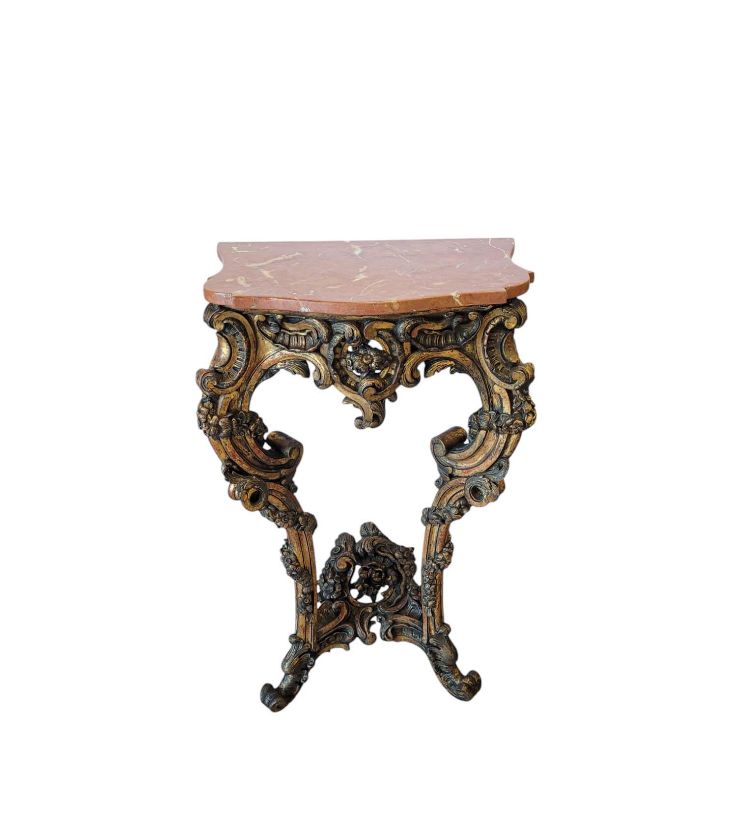 Sculpté Console murale en bois doré rococo du XVIIIe siècle avec plateau en marbre en vente