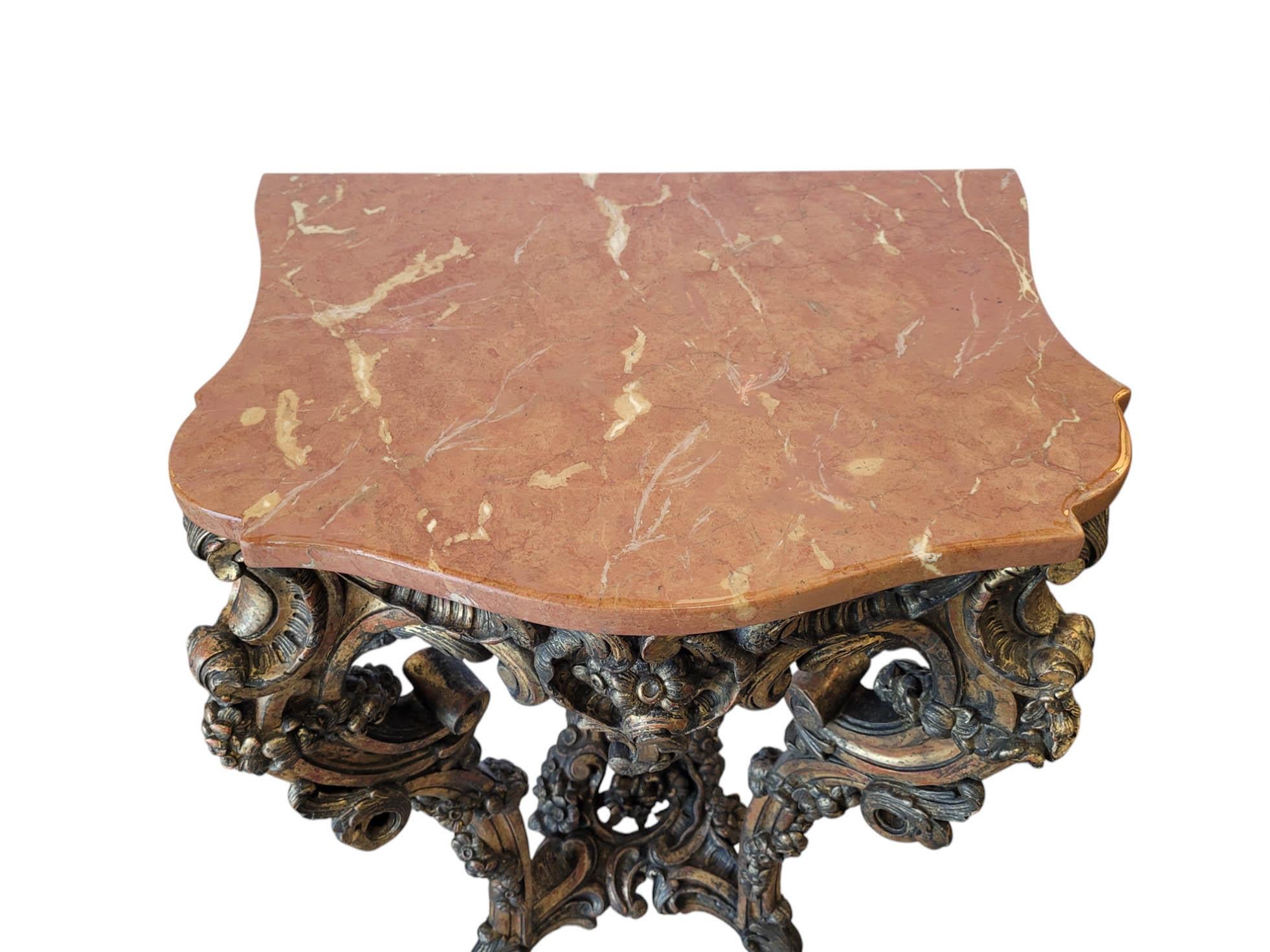 Marbre Console murale en bois doré rococo du XVIIIe siècle avec plateau en marbre en vente
