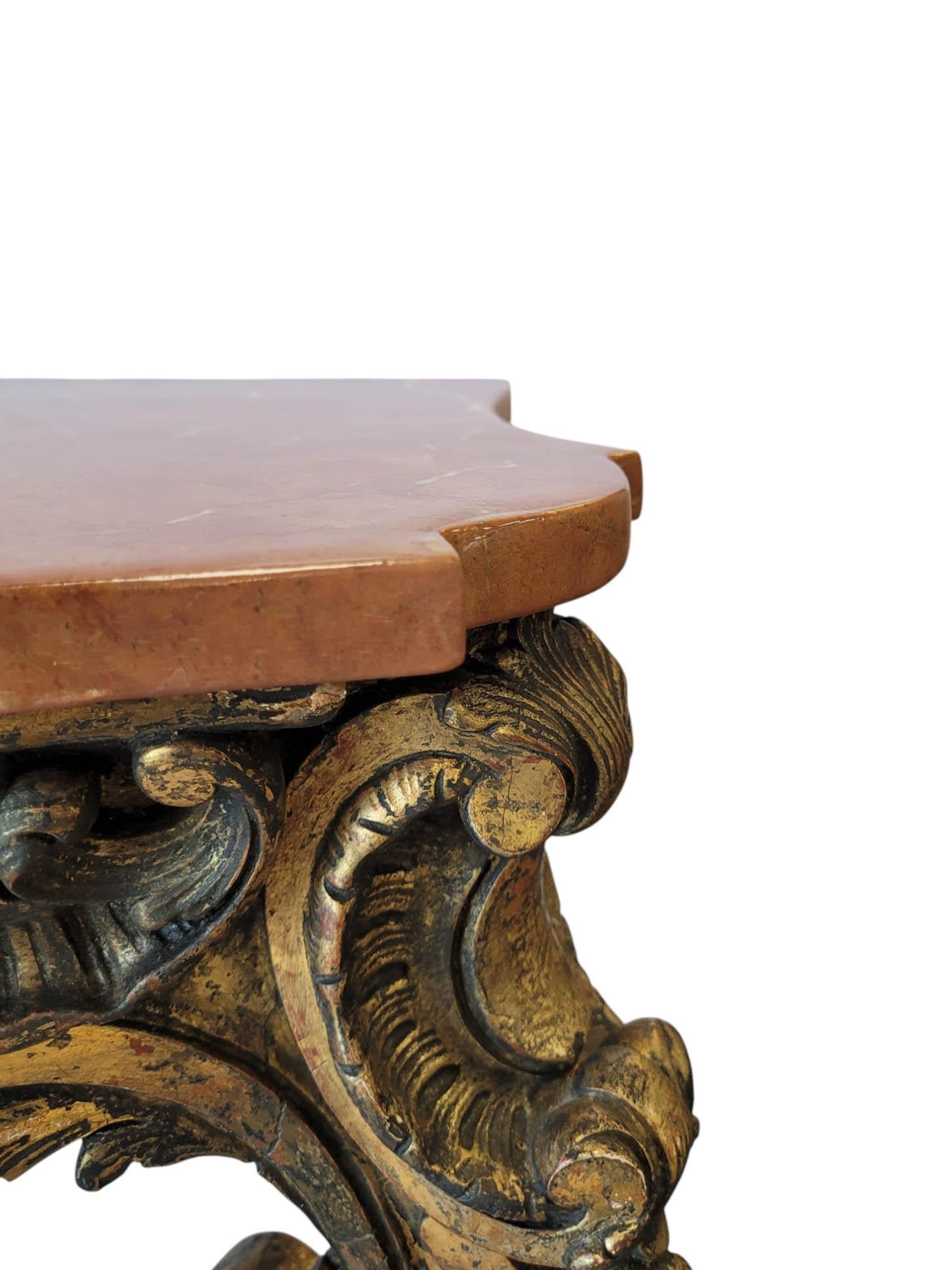 Console murale en bois doré rococo du XVIIIe siècle avec plateau en marbre en vente 1