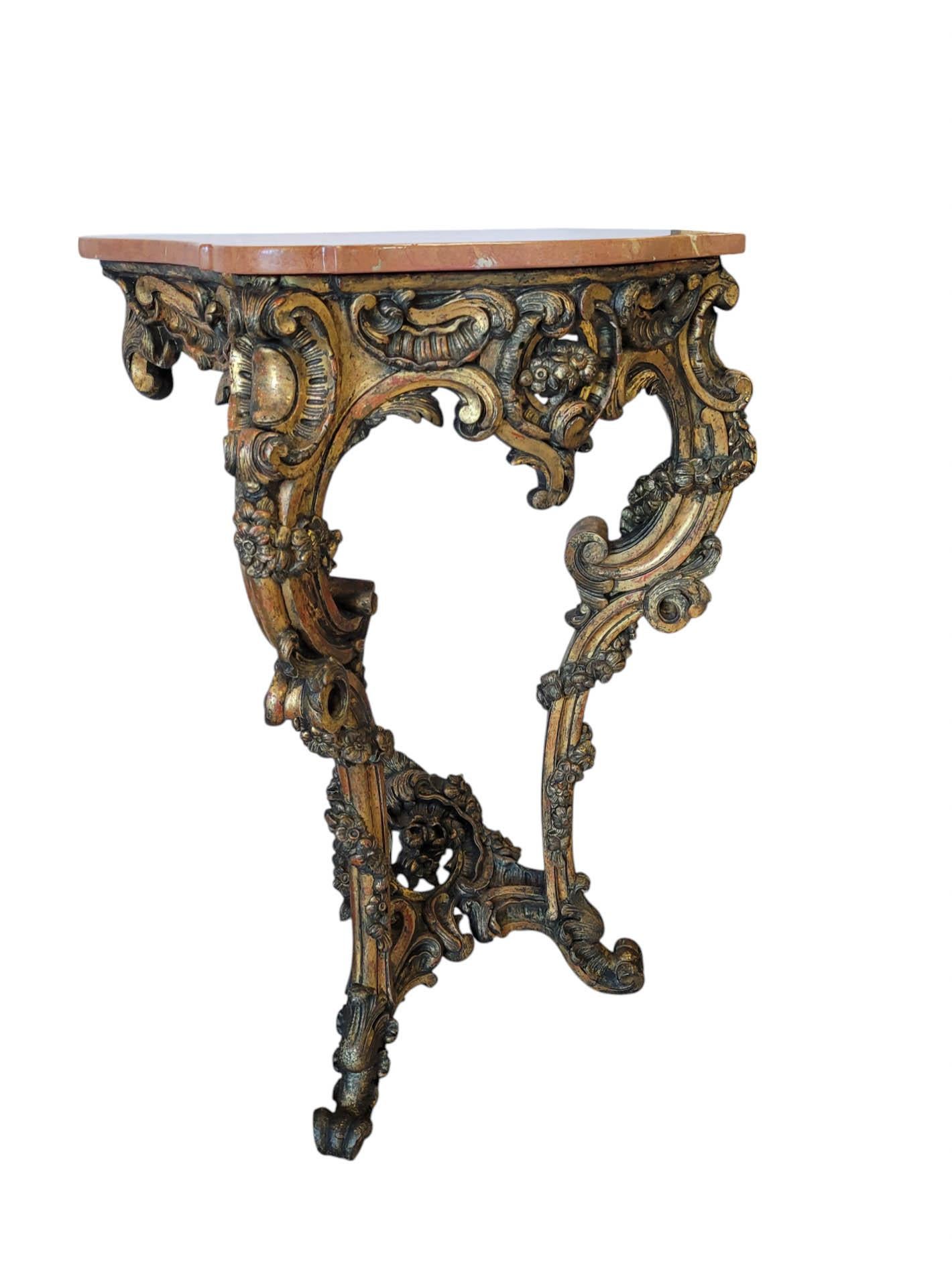 Console murale en bois doré rococo du XVIIIe siècle avec plateau en marbre en vente 2