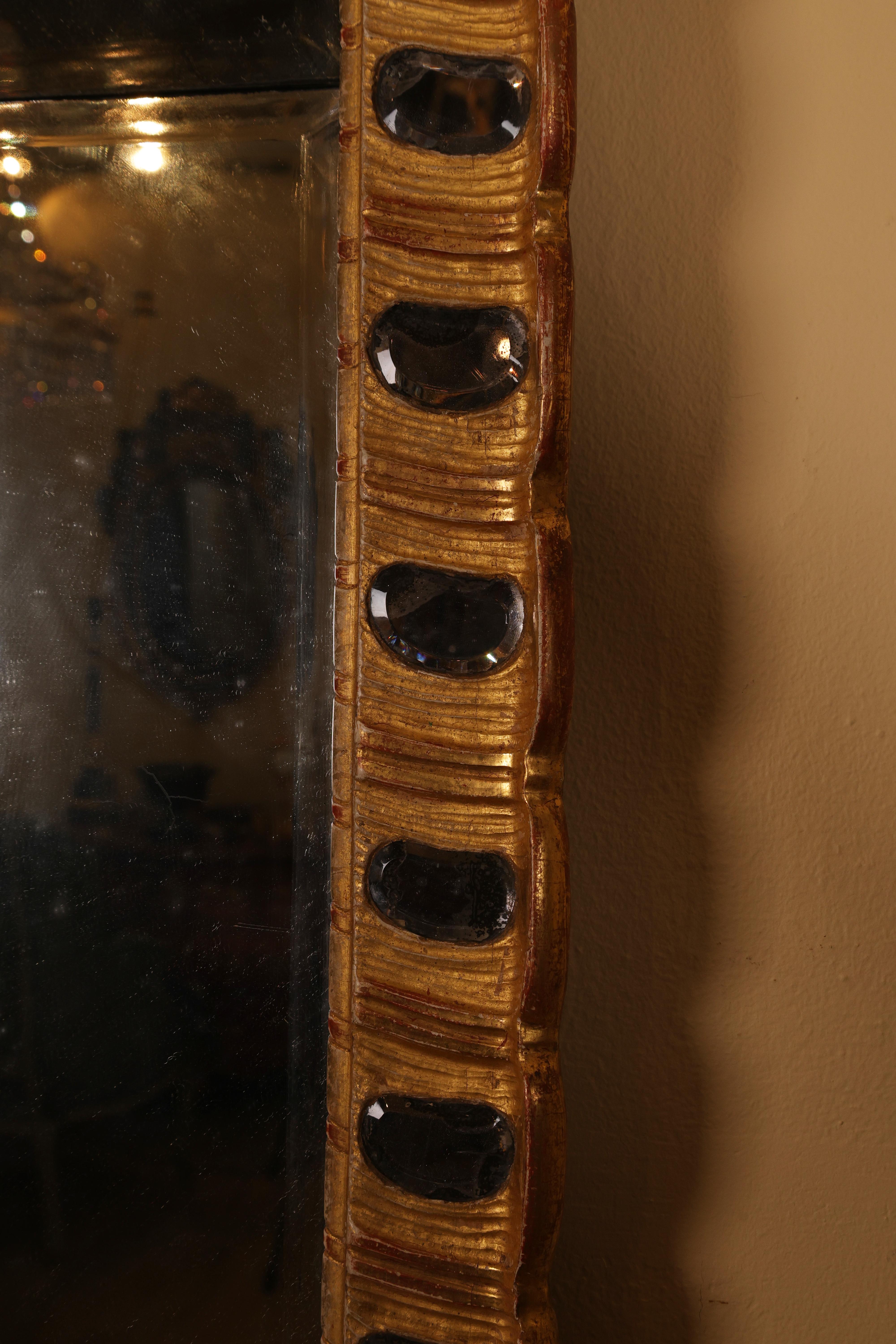 Rococo Miroir rococo du 18ème siècle avec lunettes, verre mercuré facetté et cadre doré en vente