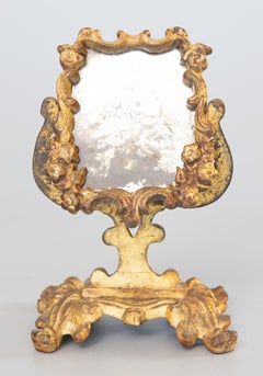 Espejo de mesa rococó de bronce dorado patinado del siglo XVIII