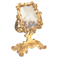 Specchio da tavolo rococò del XVIII secolo in bronzo dorato patinato