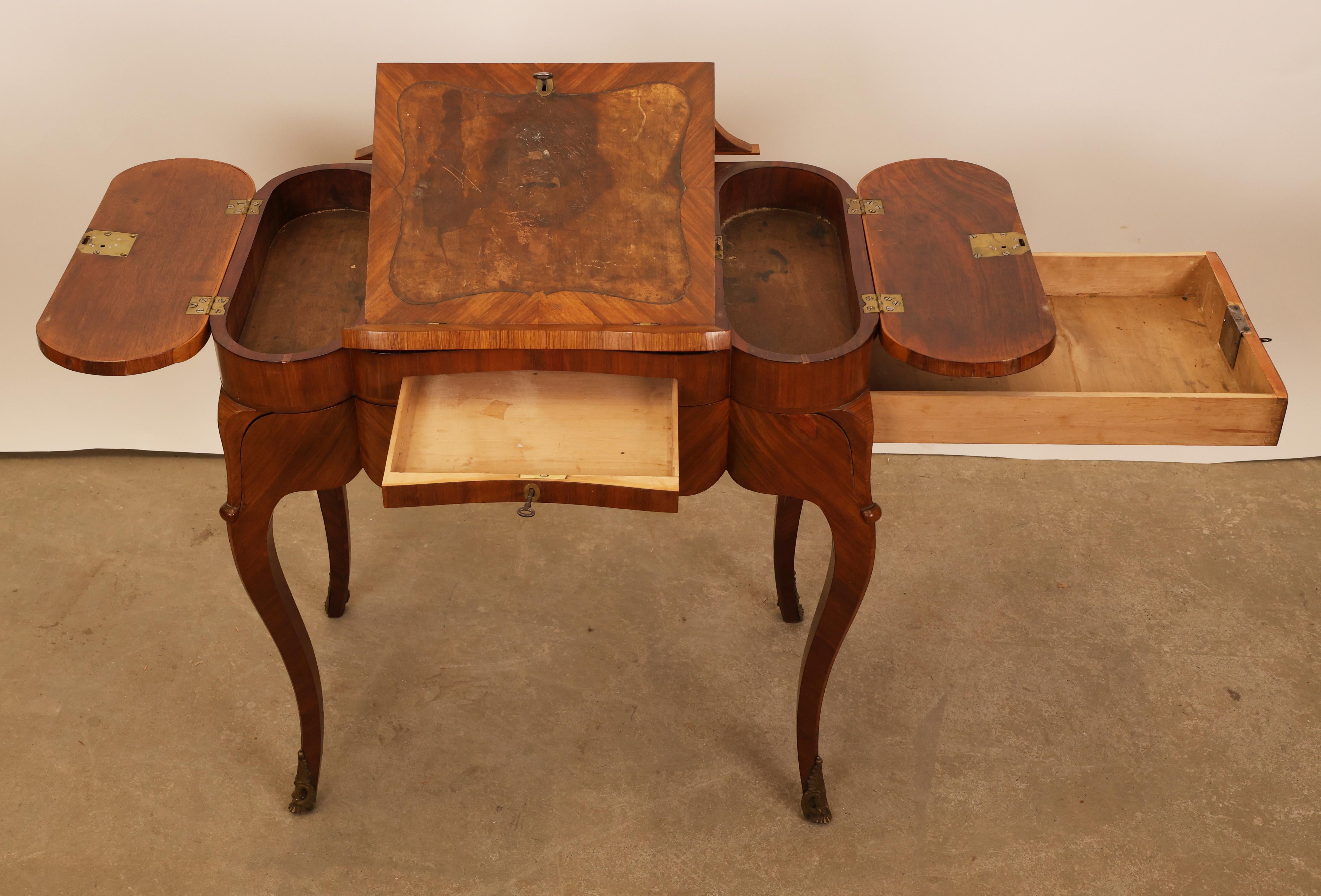 XVIIIe siècle et antérieur Poudreuse rococo du 18e siècle en vente