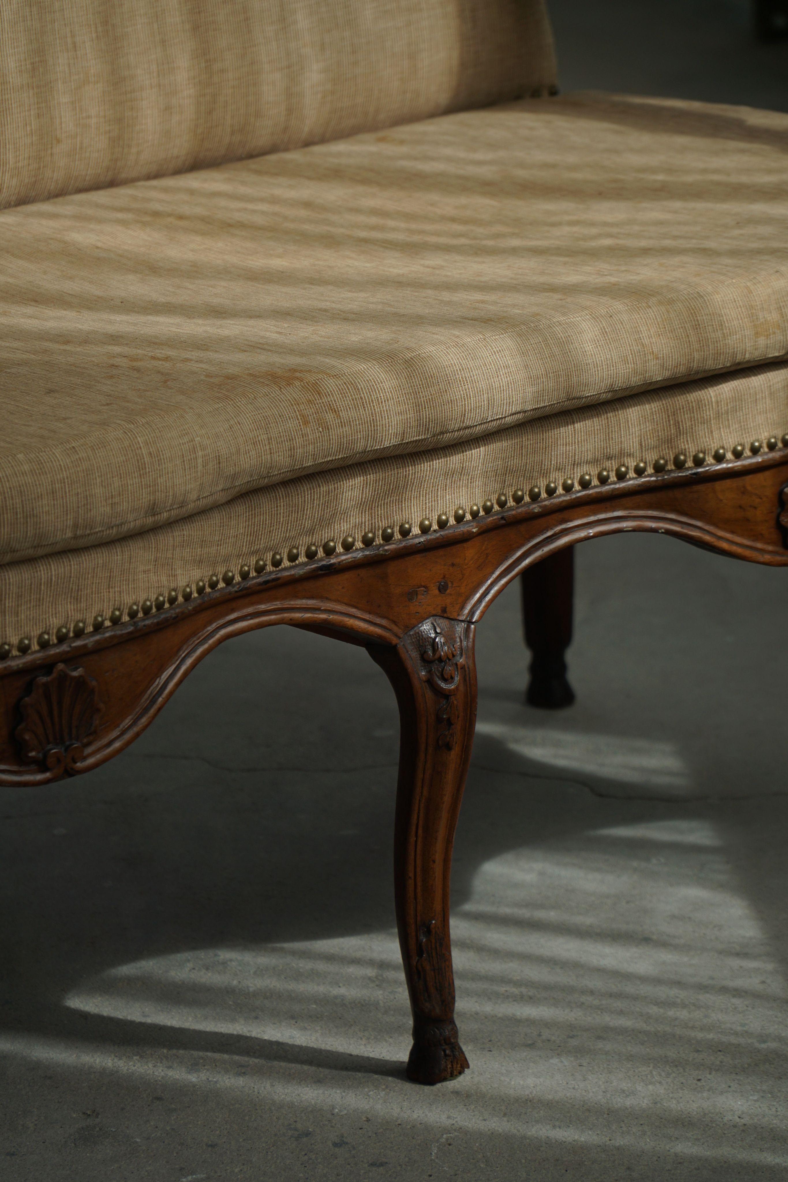 18th-Century Rococo Sofa, Carved Oak Frame and Original Upholstery, Sweden In Fair Condition For Sale In Odense, DK