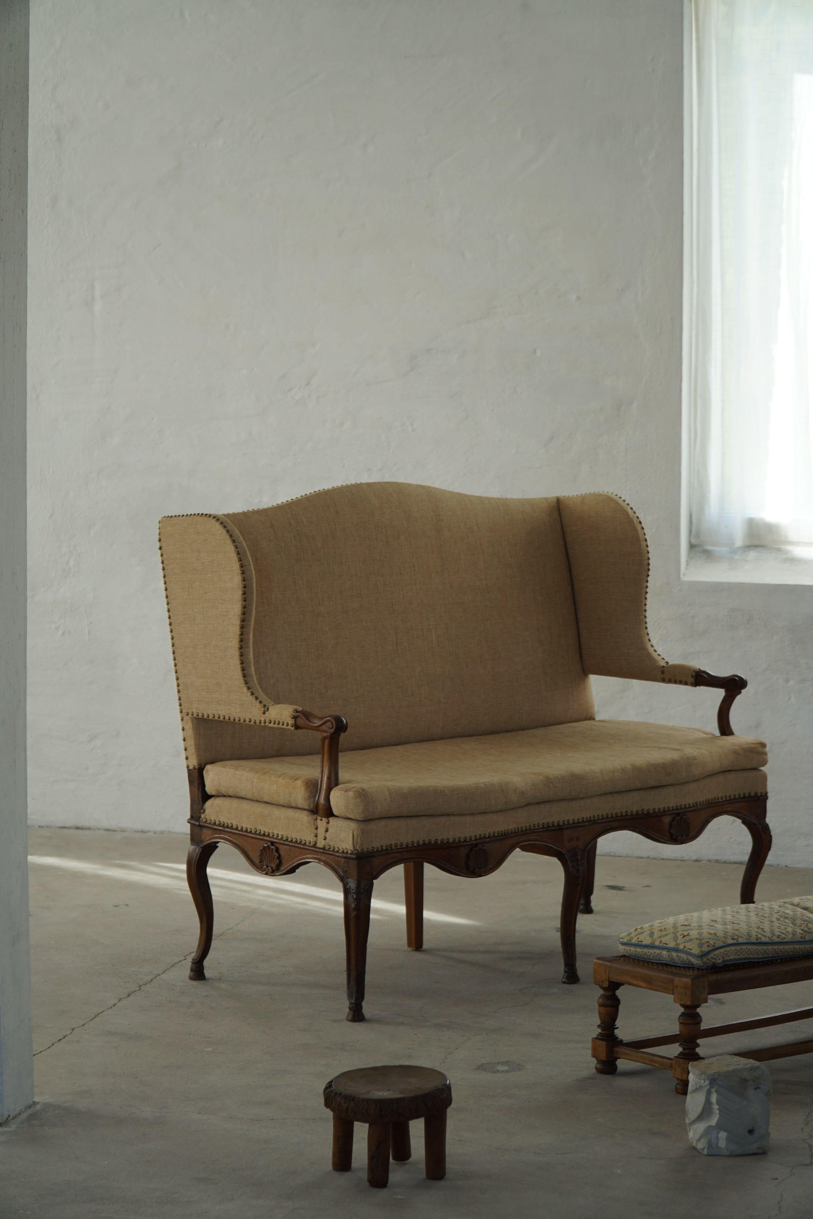 18th-Century Rococo Sofa, Carved Oak Frame and Original Upholstery, Sweden For Sale 1