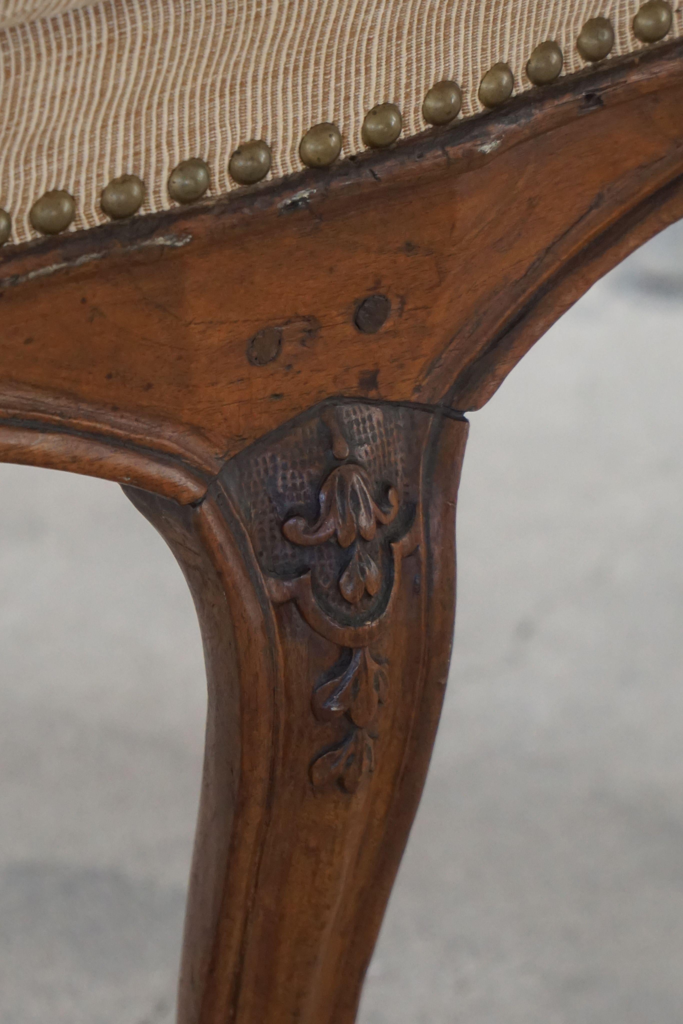 18th-Century Rococo Sofa, Carved Oak Frame and Original Upholstery, Sweden For Sale 2