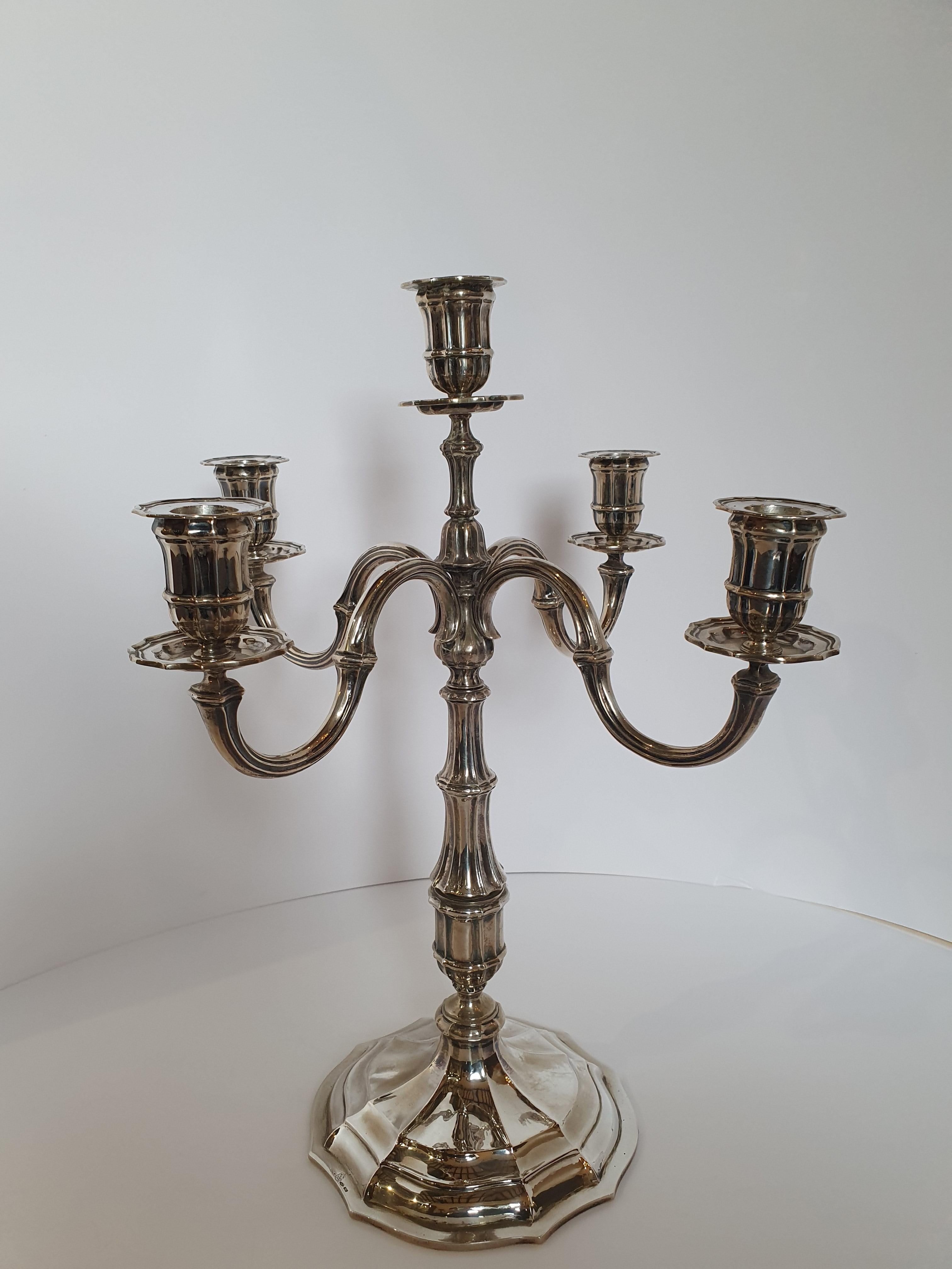 Magnificent handcrafted five-flame candelabra reproduces the Classic Milanese style of the mid-18th century.
A majestic and elegant piece of incomparable craftsmanship for a high-class home
Pradella Iario, founded in 1920, was the greatest Italian