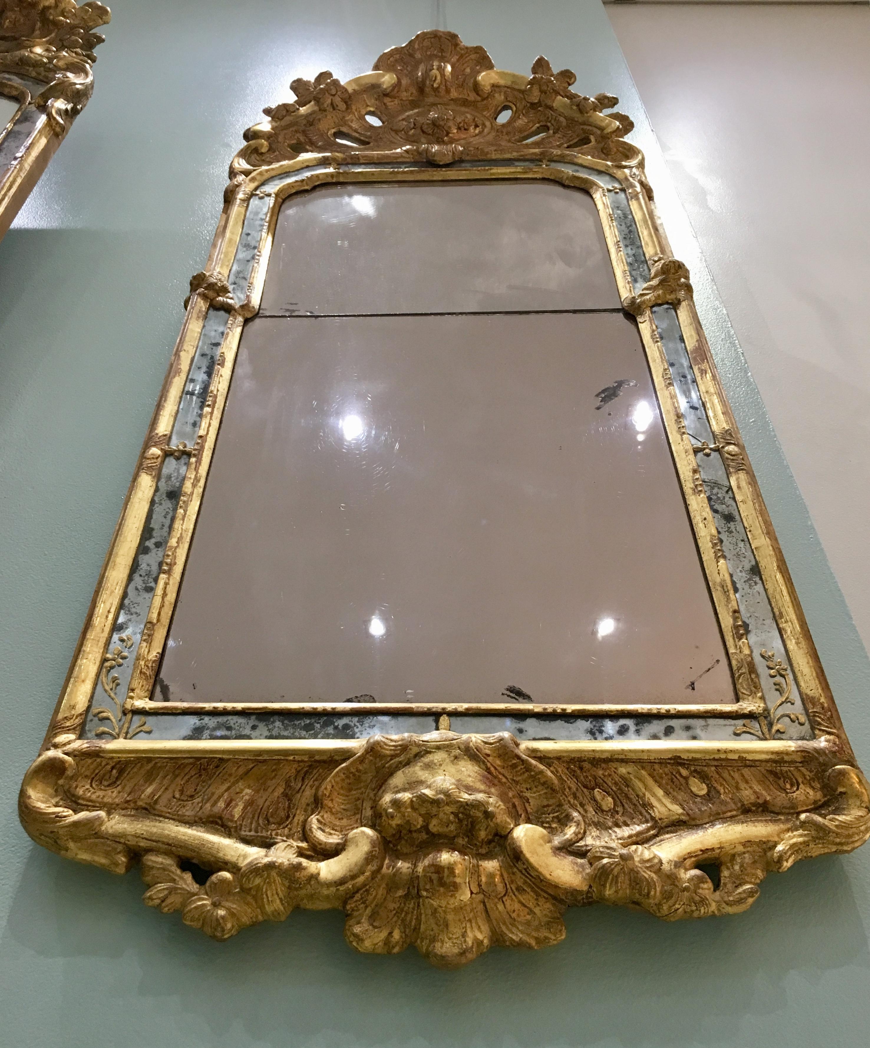 18th Century Rococo Swedish Mirror on Carved and Giltwood In Good Condition For Sale In Lisbon, PT