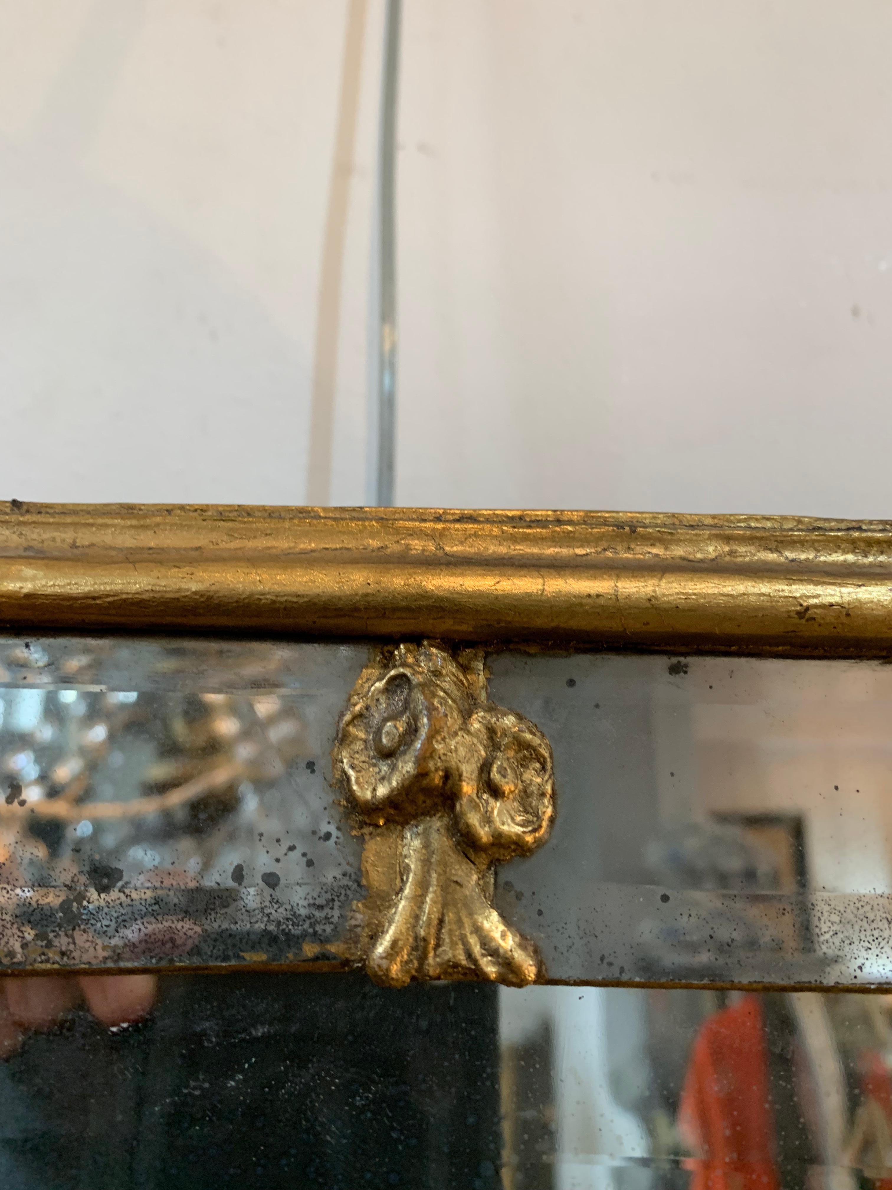 Specchio svedese rococò del XVIII secolo con decorazione dorata In condizioni buone in vendita a London, GB