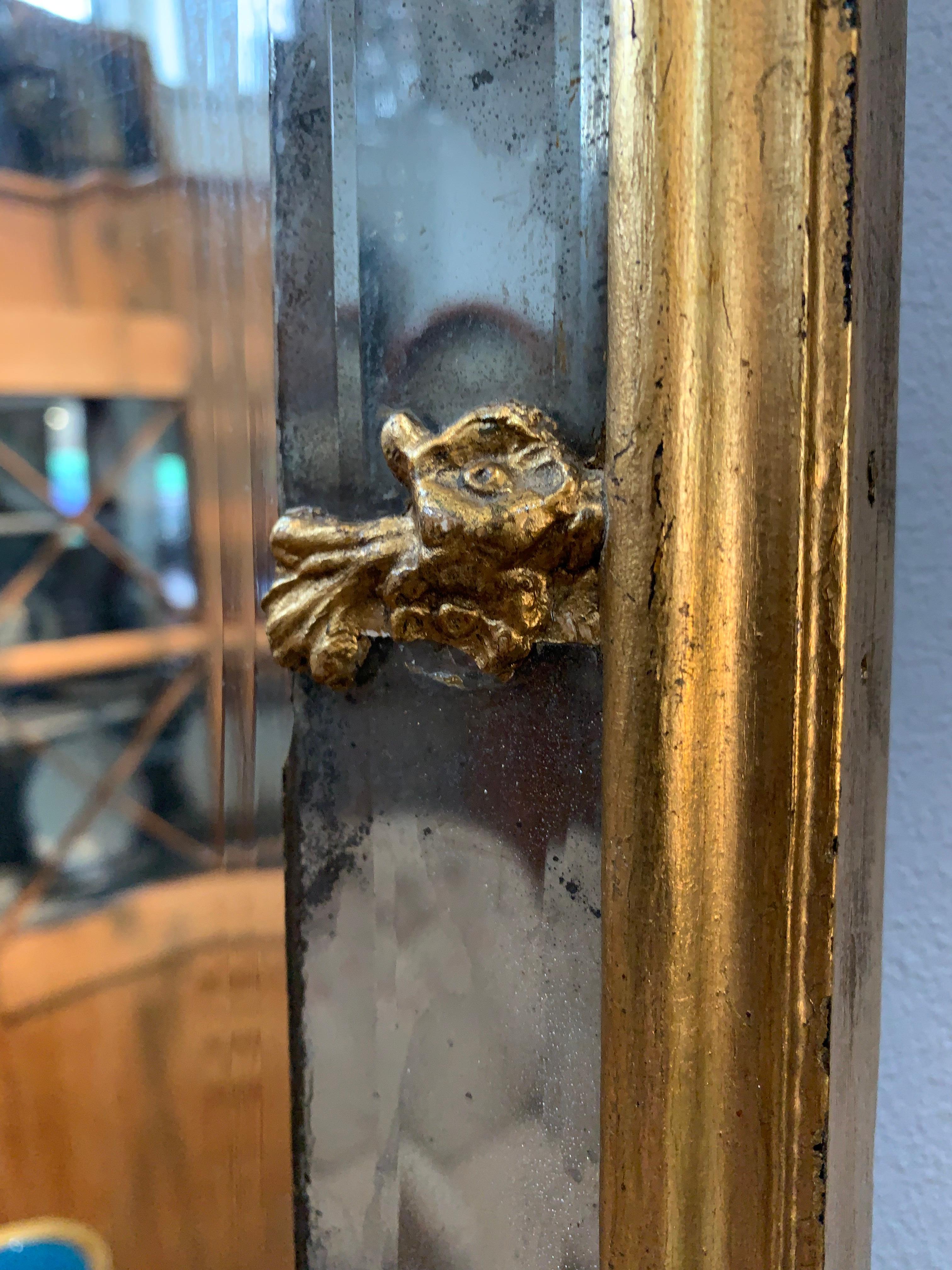 Legno dorato Specchio svedese rococò del XVIII secolo con decorazione dorata in vendita