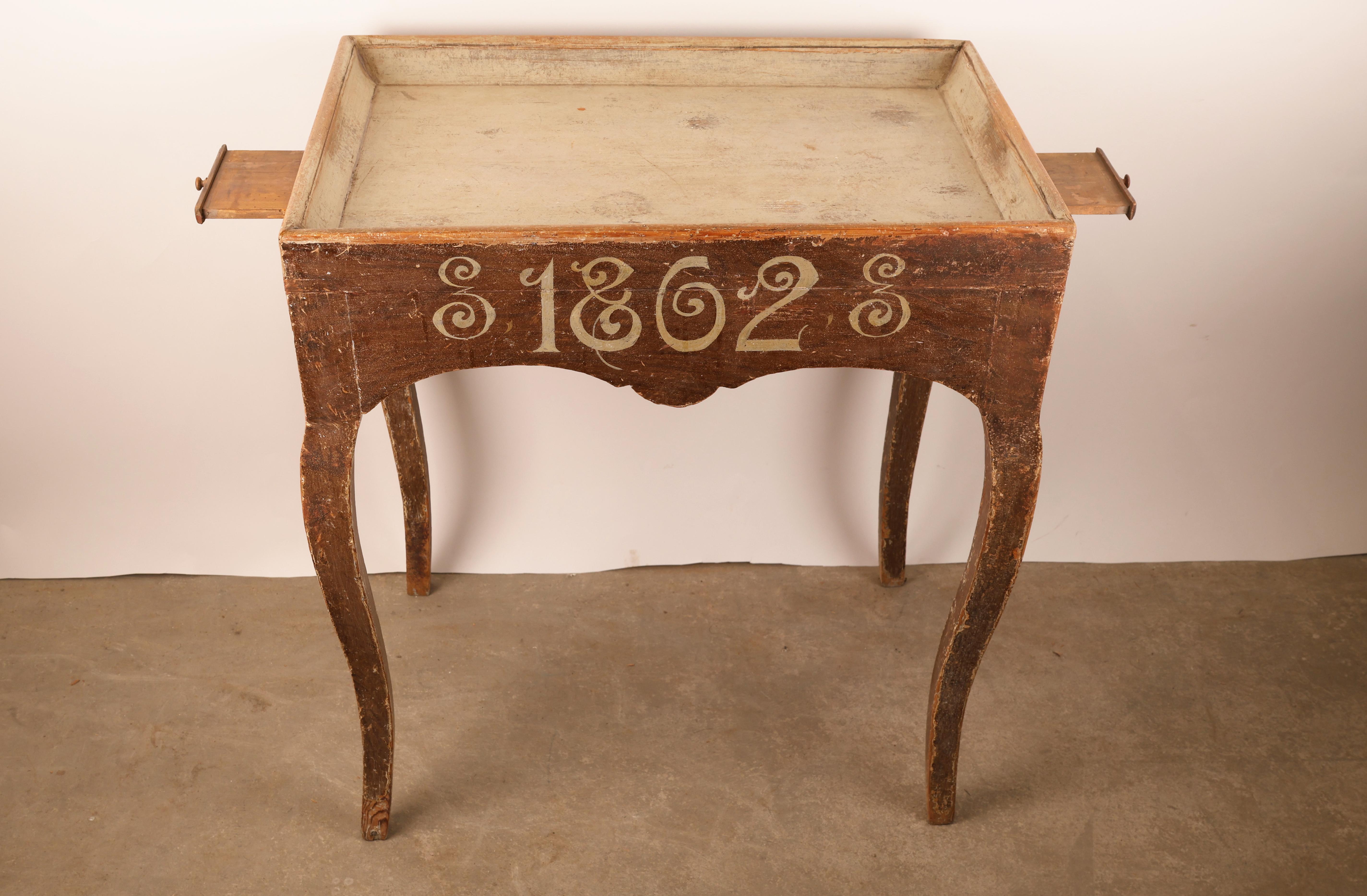 Suédois Table à plateau rococo du XVIIIe siècle en vente