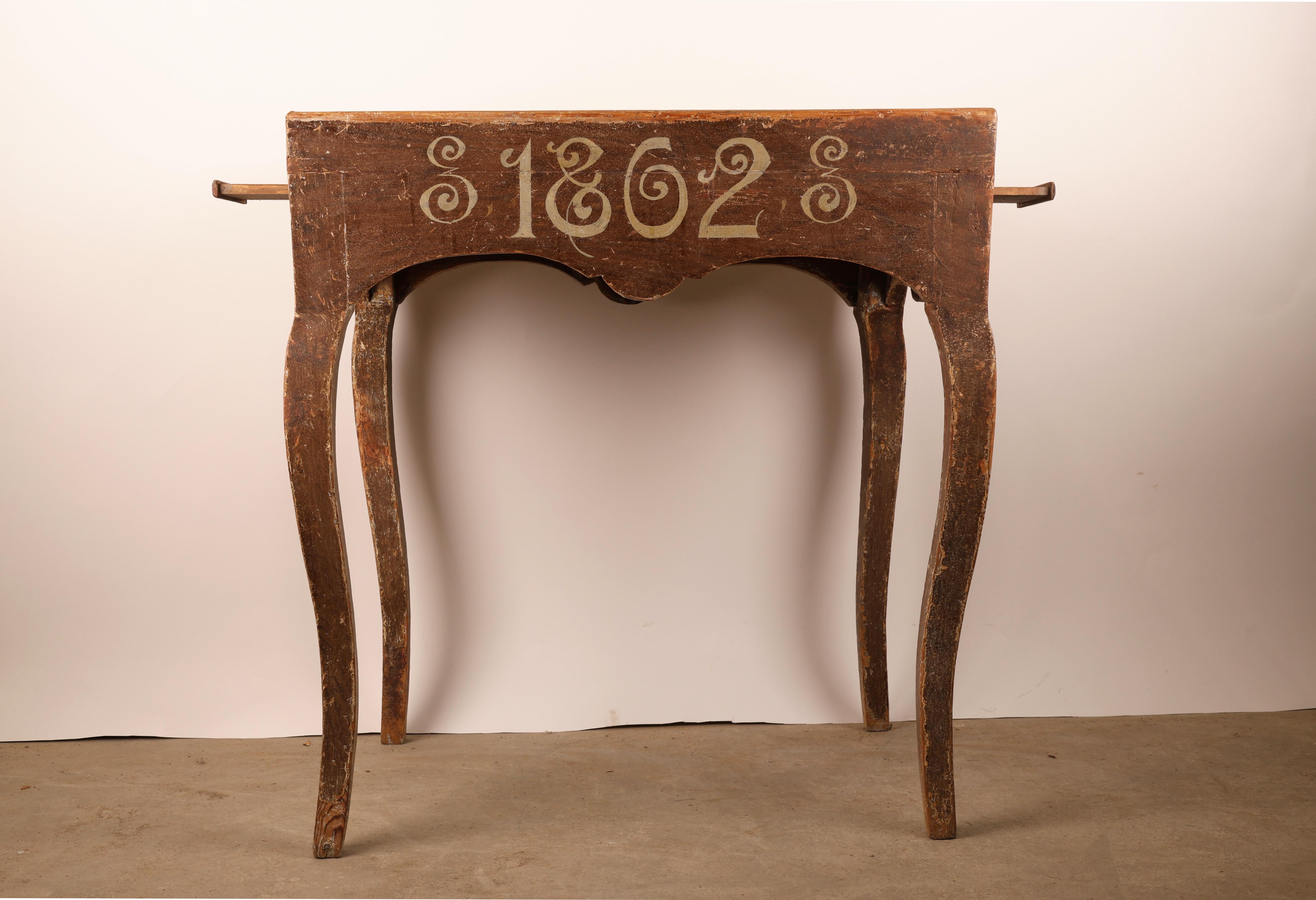 Table à plateau rococo du XVIIIe siècle Bon état - En vente à Ljungby, SE