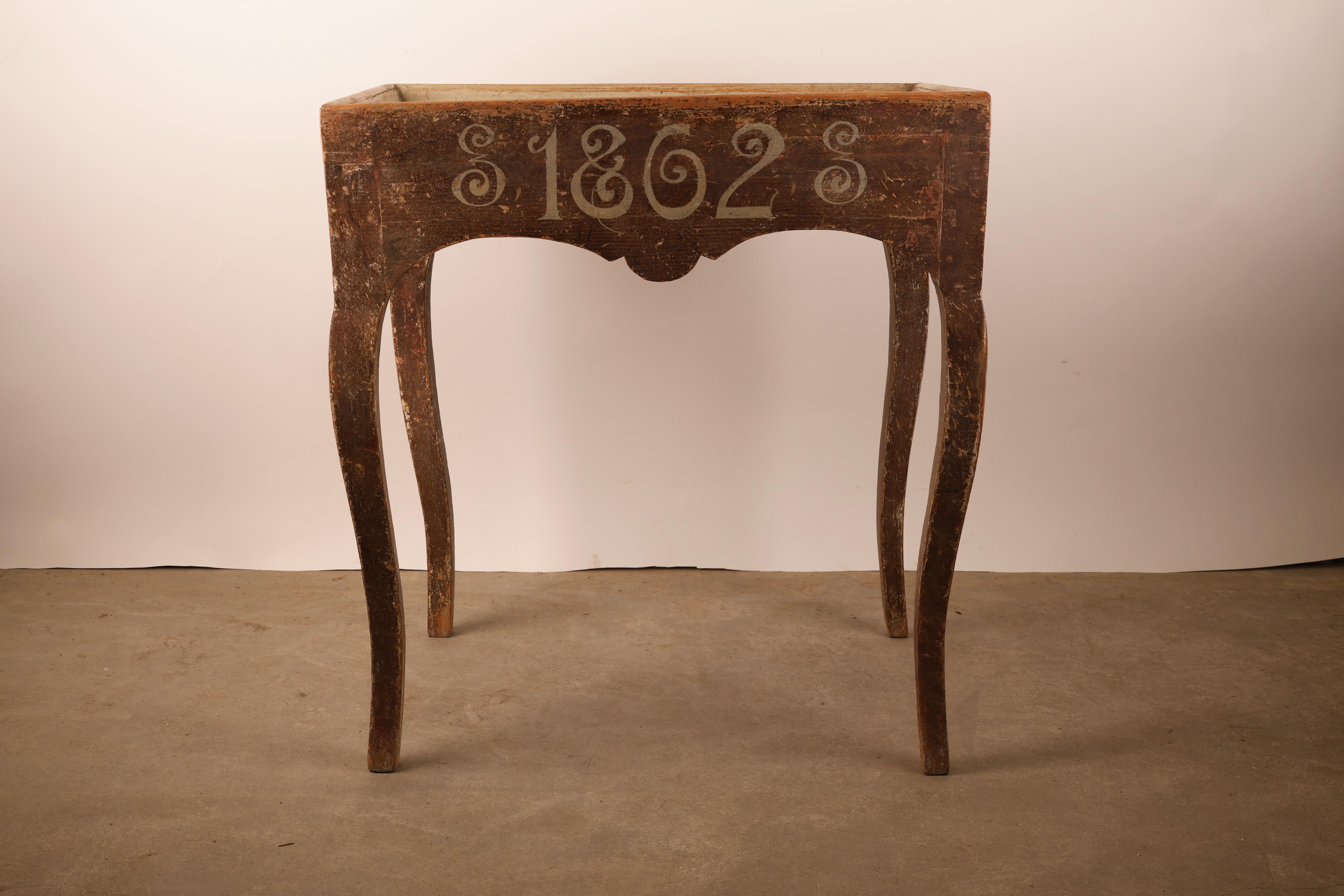 Milieu du XVIIIe siècle Table à plateau rococo du XVIIIe siècle en vente