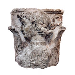 Frammento di fregio in pietra neoclassico del XVIII secolo proveniente dalla Francia, su supporto