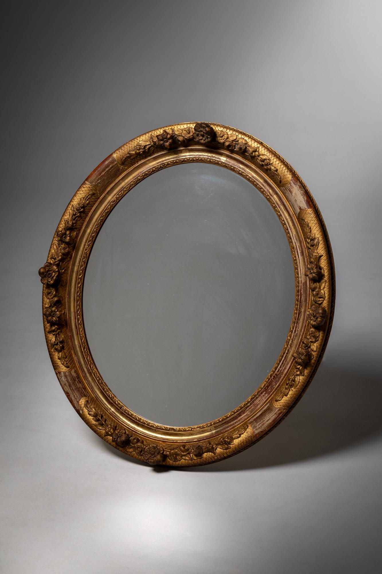 18th century romantic mirror in Carved and Gilded Wood.