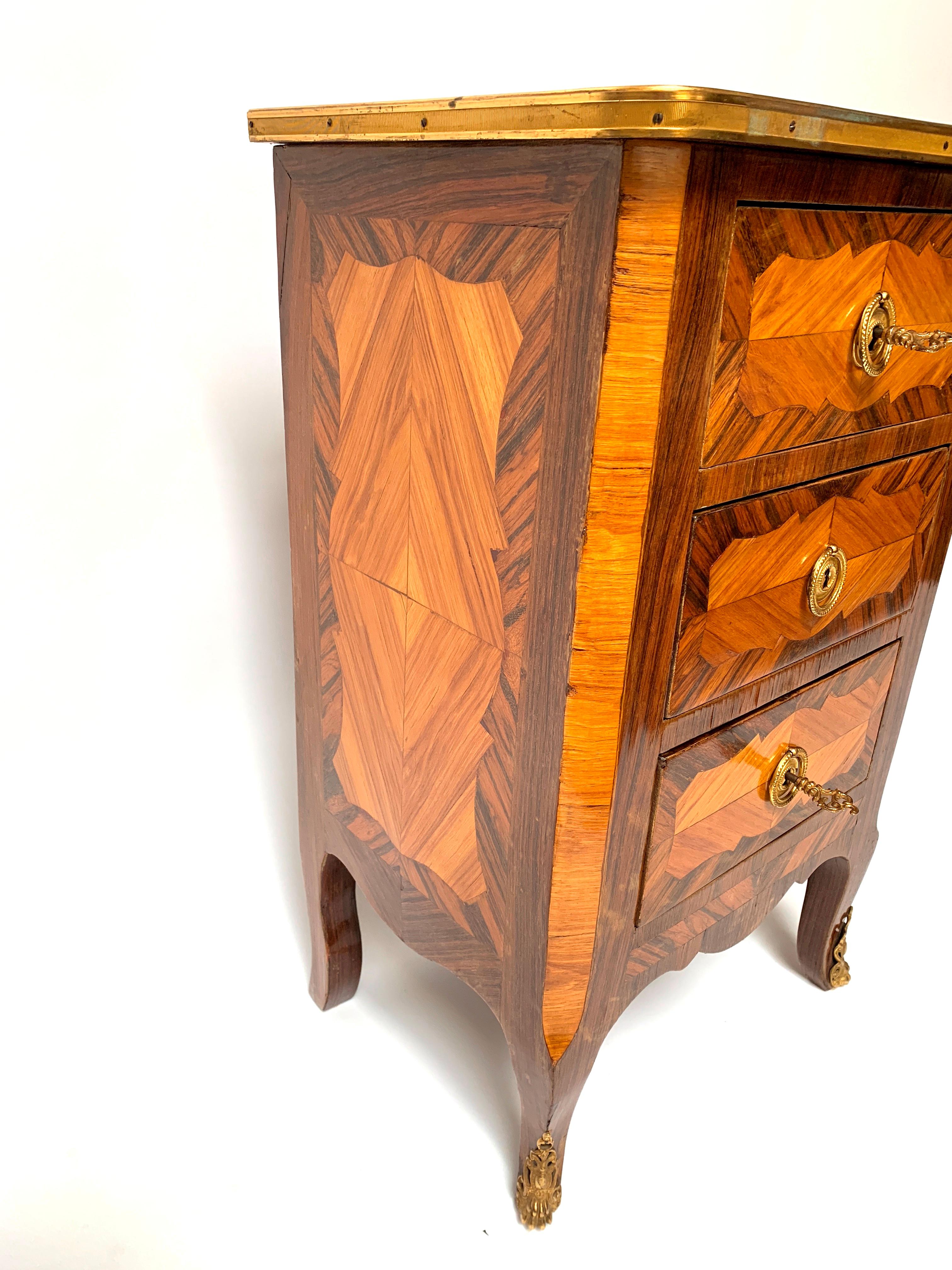 Louis XV 18th Century Rosewood and Kingwood Commode For Sale