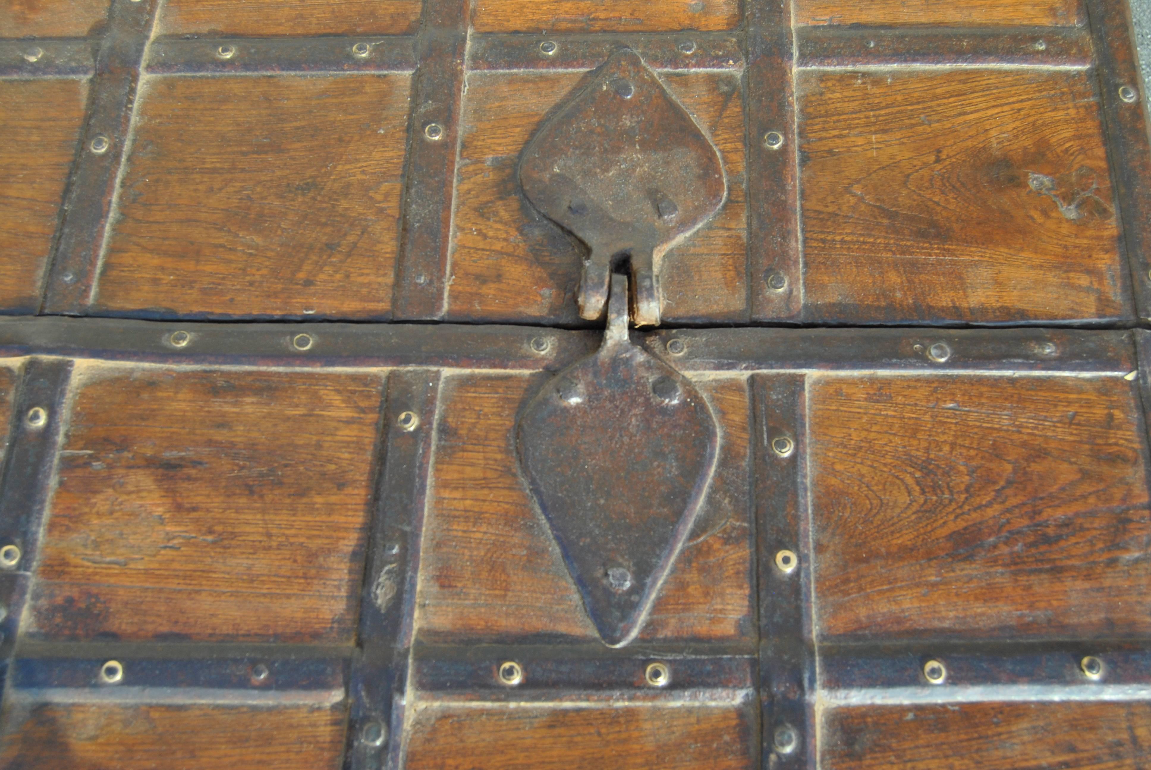 18th Century Rosewood Blanket Chest from India 1