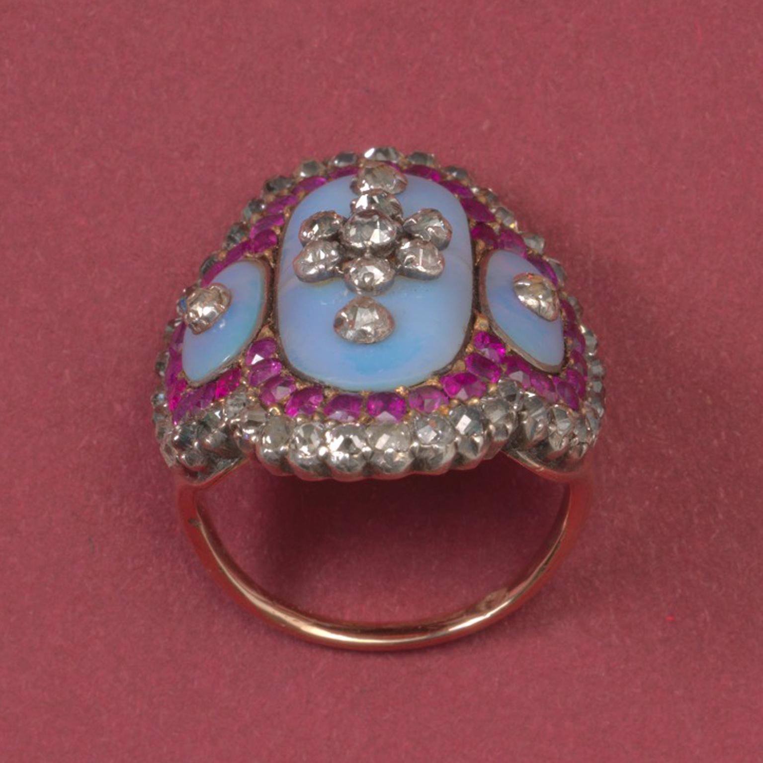 18th Century Ruby, Diamond, Opaline and Gold Ring In Good Condition In Amsterdam, NL