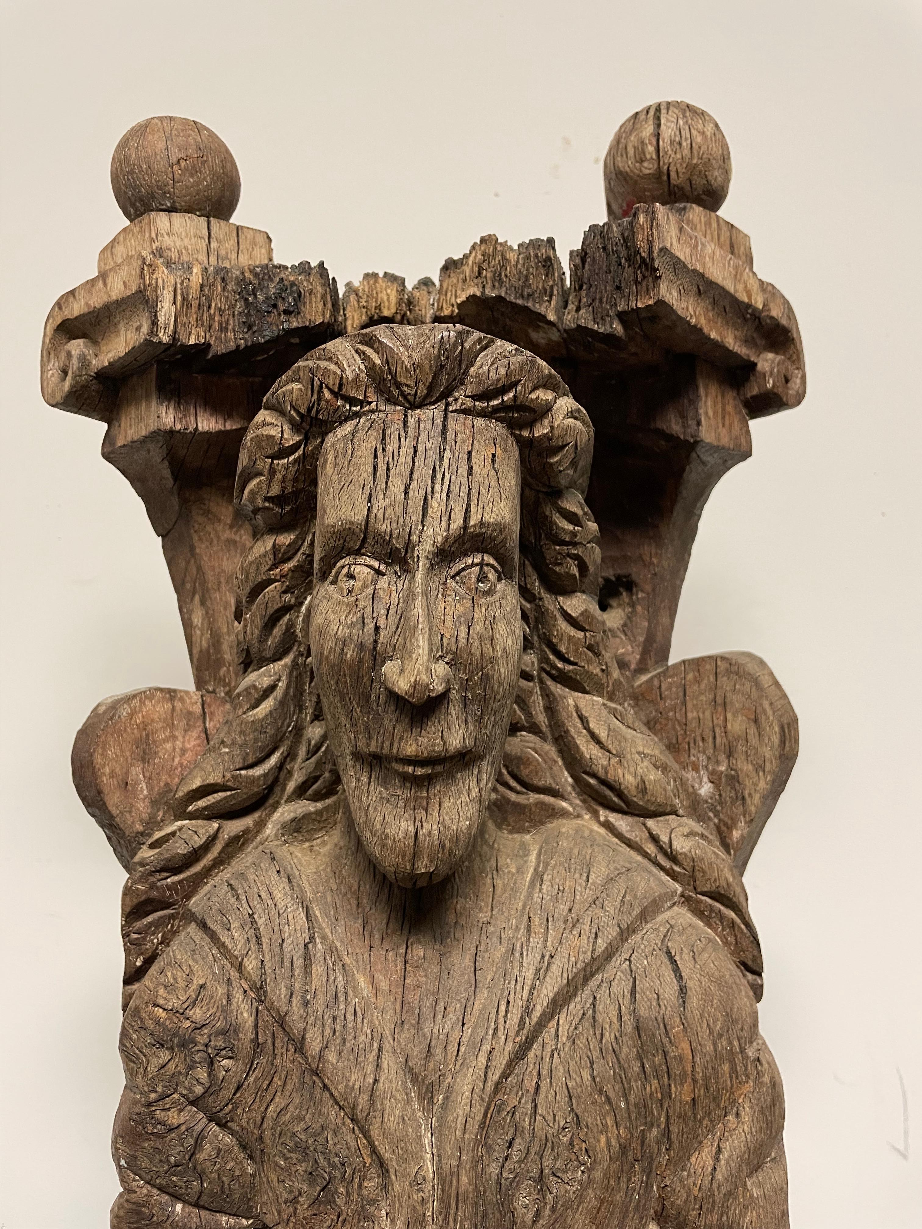 Figura di un santo in Oak intagliato del XVIII secolo in Russia in vendita 7