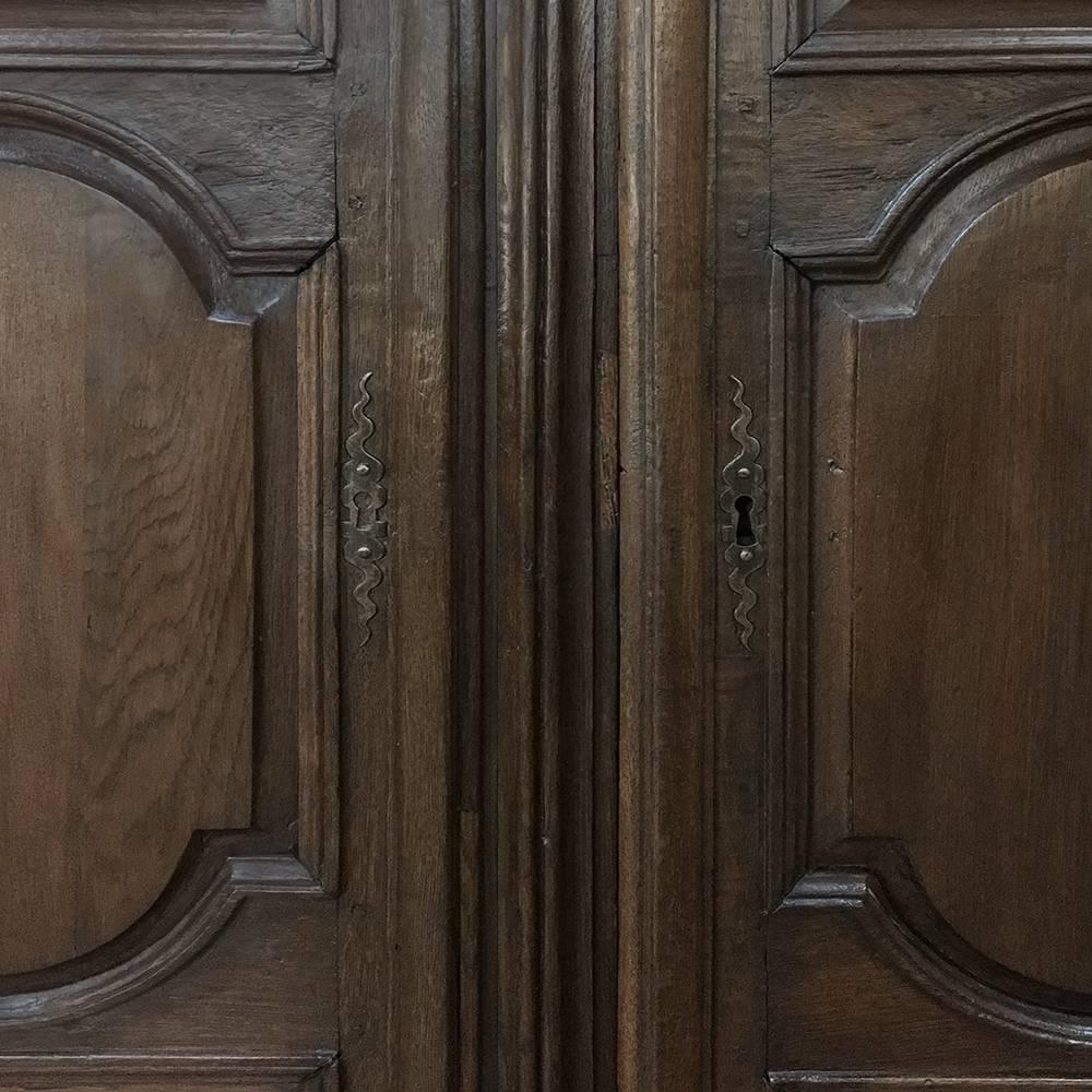 18th Century Rustic Country French Oak Armoire In Good Condition In Dallas, TX