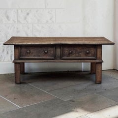 Table basse rustique de style français du XVIIIe siècle, en chêne massif