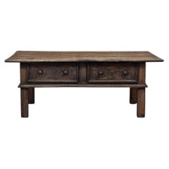 Table basse rustique de style français du XVIIIe siècle, en chêne massif