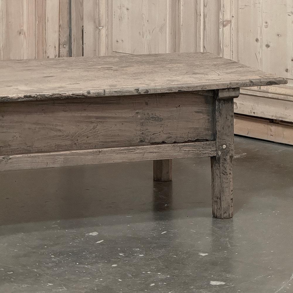 Table basse rustique à rayures du XVIIIe siècle en vente 9