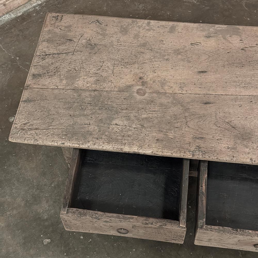 Table basse rustique à rayures du XVIIIe siècle Bon état - En vente à Dallas, TX
