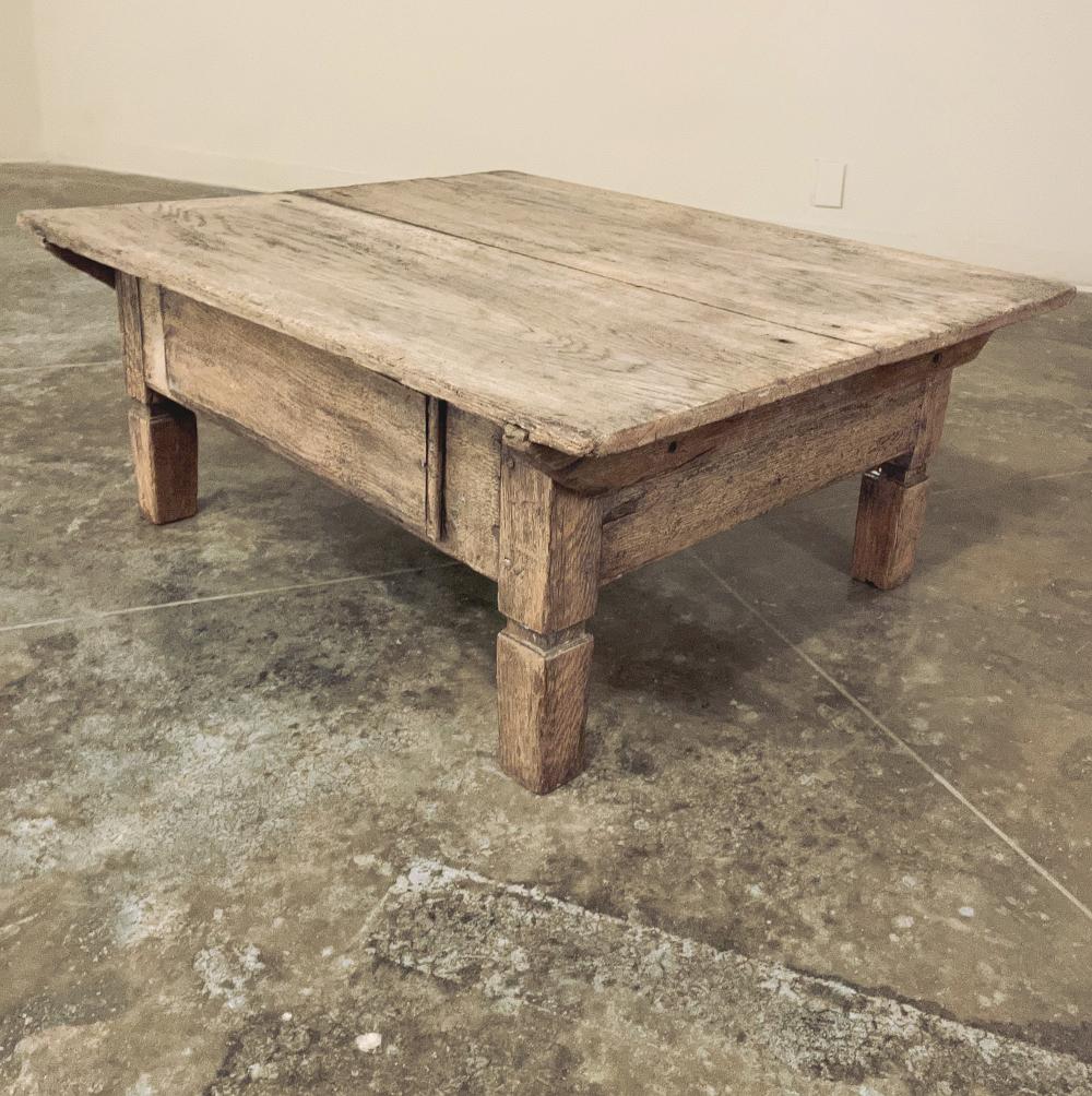18th Century Rustic Dutch Coffee Table in Stripped Oak In Good Condition For Sale In Dallas, TX