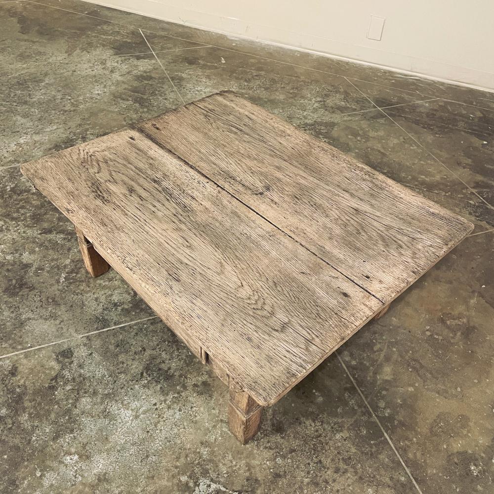 18th Century Rustic Dutch Coffee Table in Stripped Oak For Sale 3