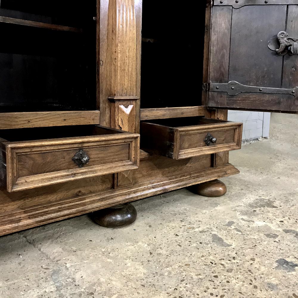 18th Century Rustic Dutch Stripped Oak Two-Tiered Buffet For Sale 7