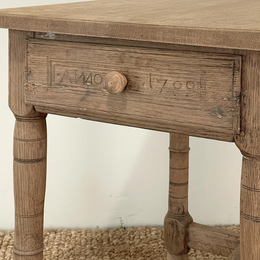 18th Century Rustic European End Table in Stripped Oak In Good Condition For Sale In Dallas, TX
