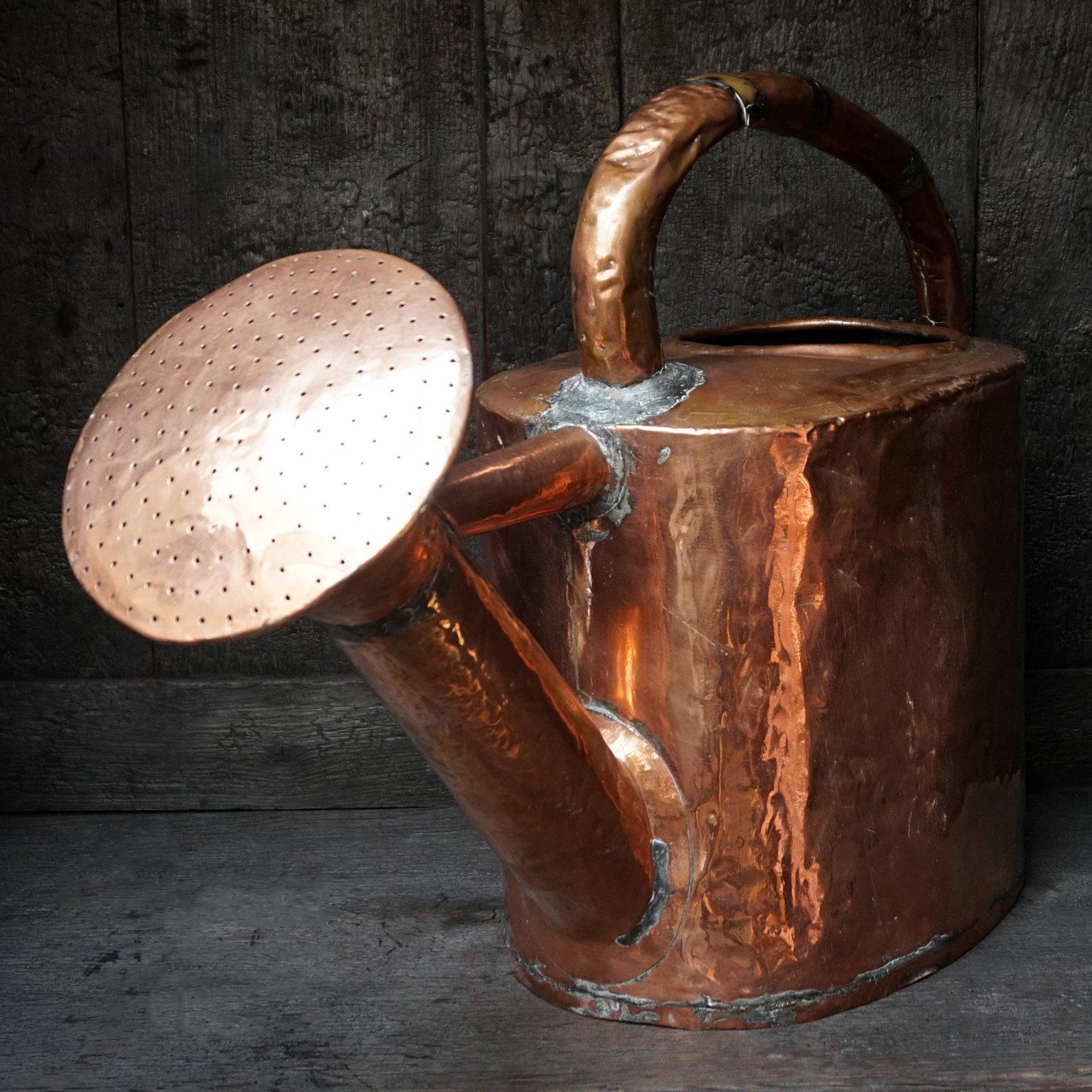 18th Century Rustic French Hand Hammered Copper Garden Watering Can For Sale 1