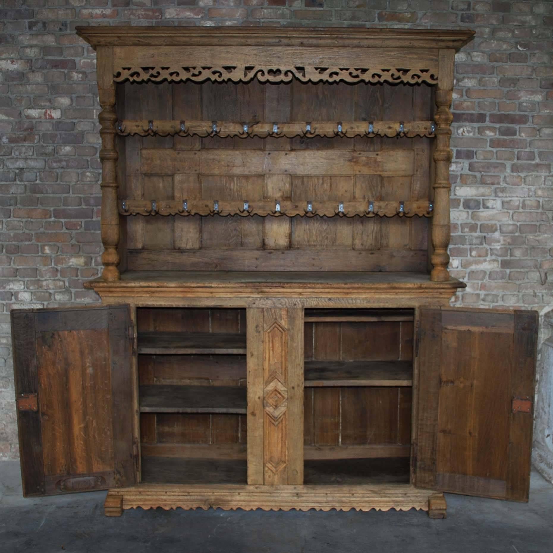 18th Century Rustic German Bleeched Farmhouse Oak Vaisselier For Sale 1