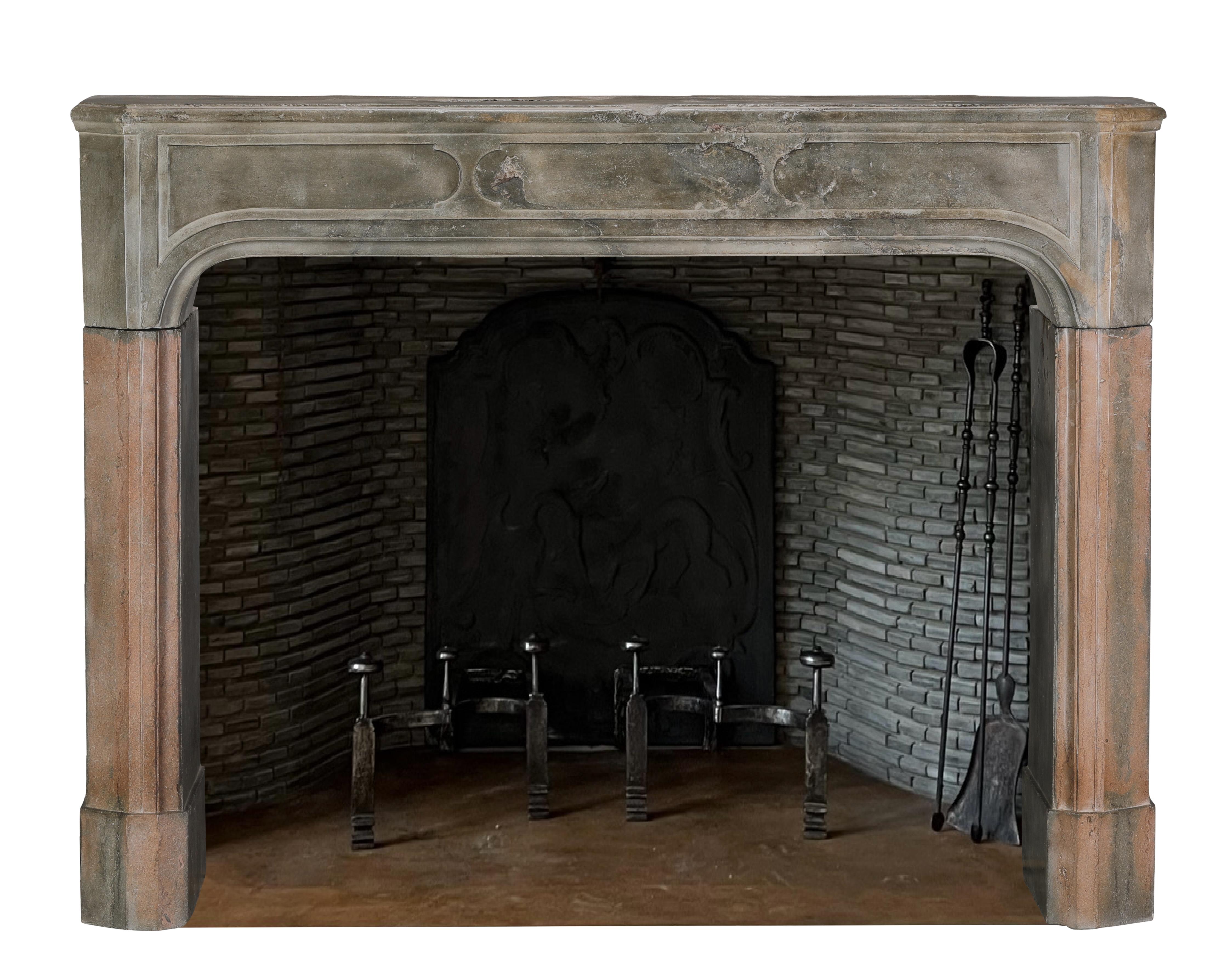 Chimenea rústica de piedra dura del siglo XVIII con pátina y desgaste excepcionales en venta 9