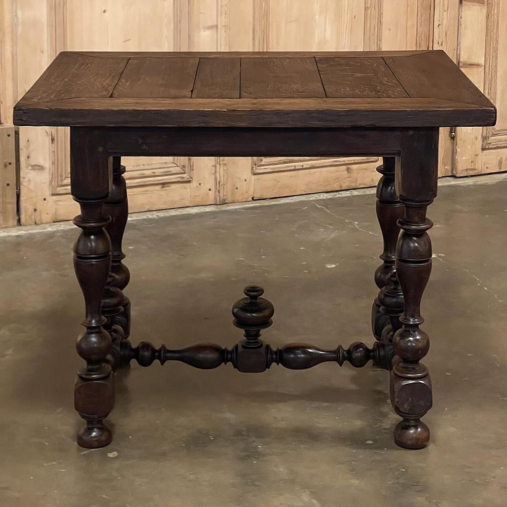 Rustique Table d'extrémité rustique Henri II du 18ème siècle en vente