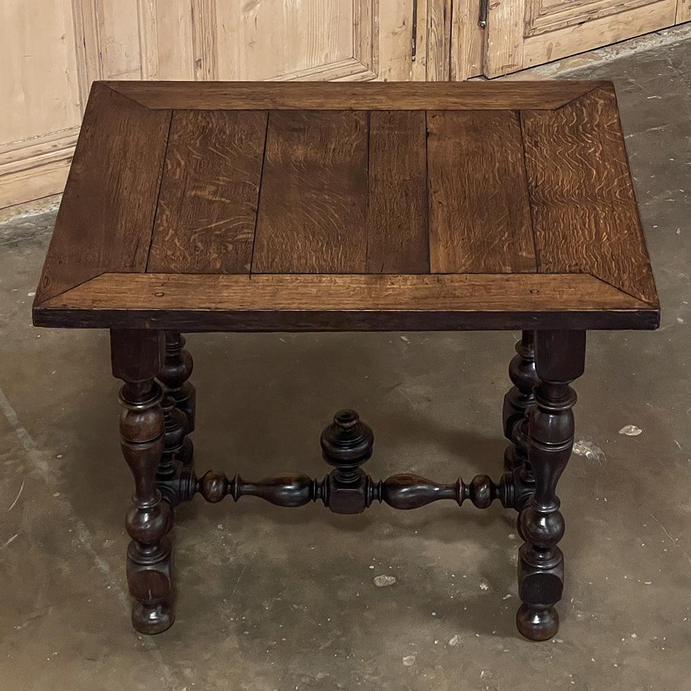 Fait main Table d'extrémité rustique Henri II du 18ème siècle en vente