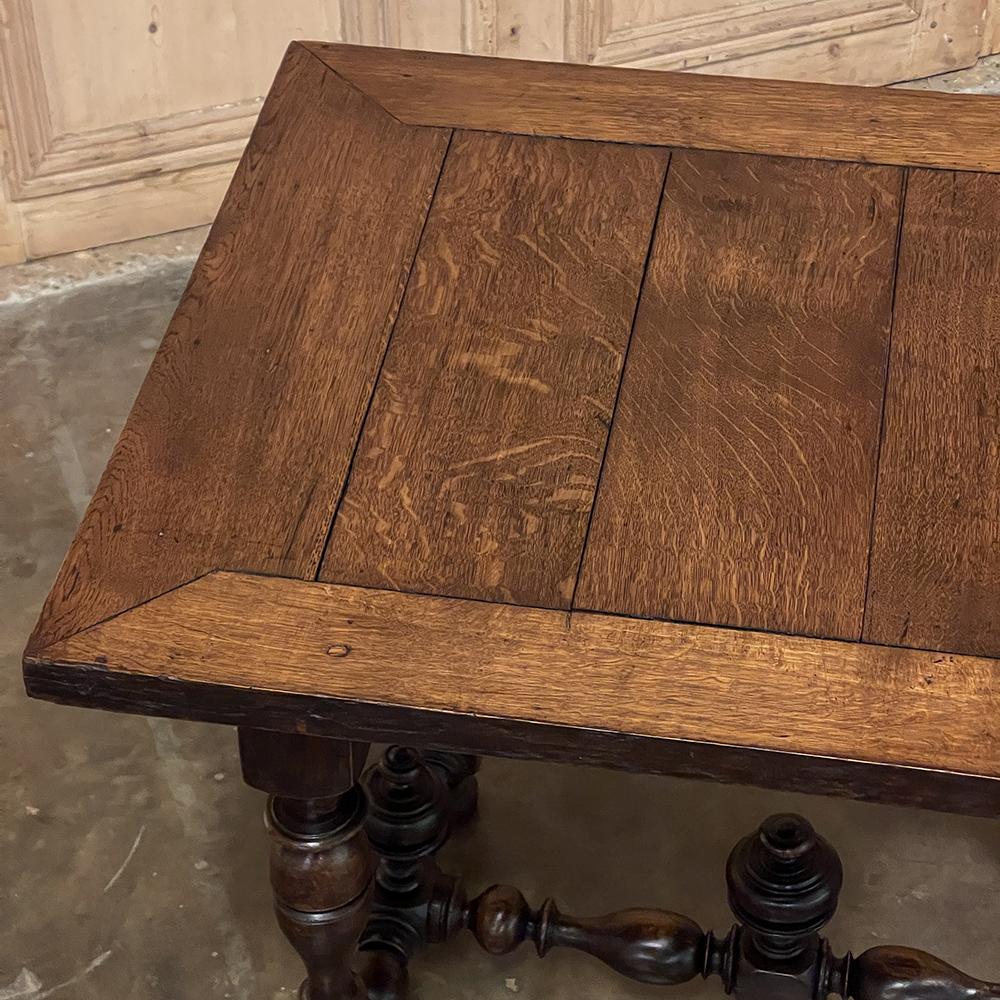Table d'extrémité rustique Henri II du 18ème siècle Bon état - En vente à Dallas, TX