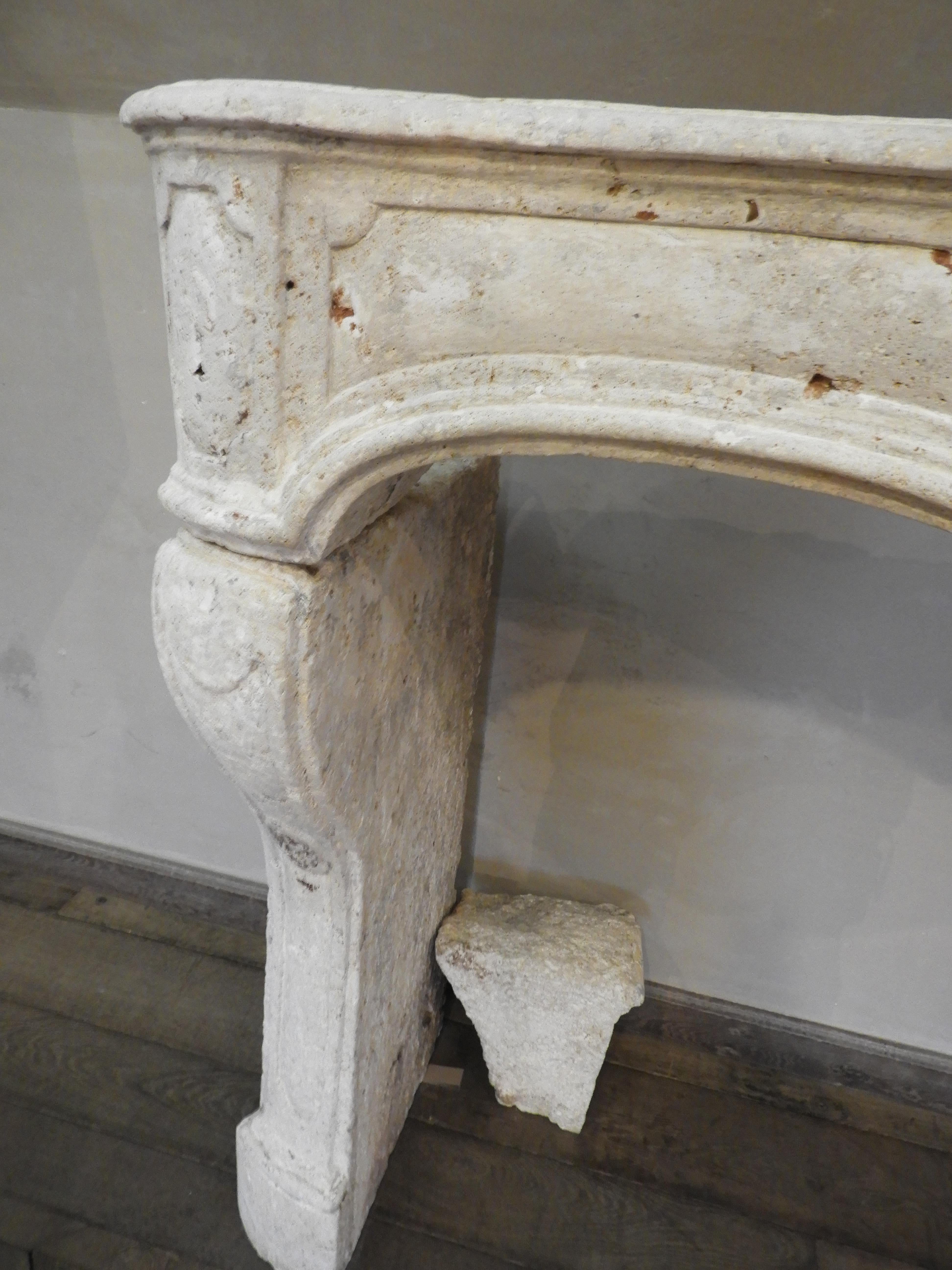 18th Century Rustic Louis XV Fireplace in French Limestone  im Angebot 2