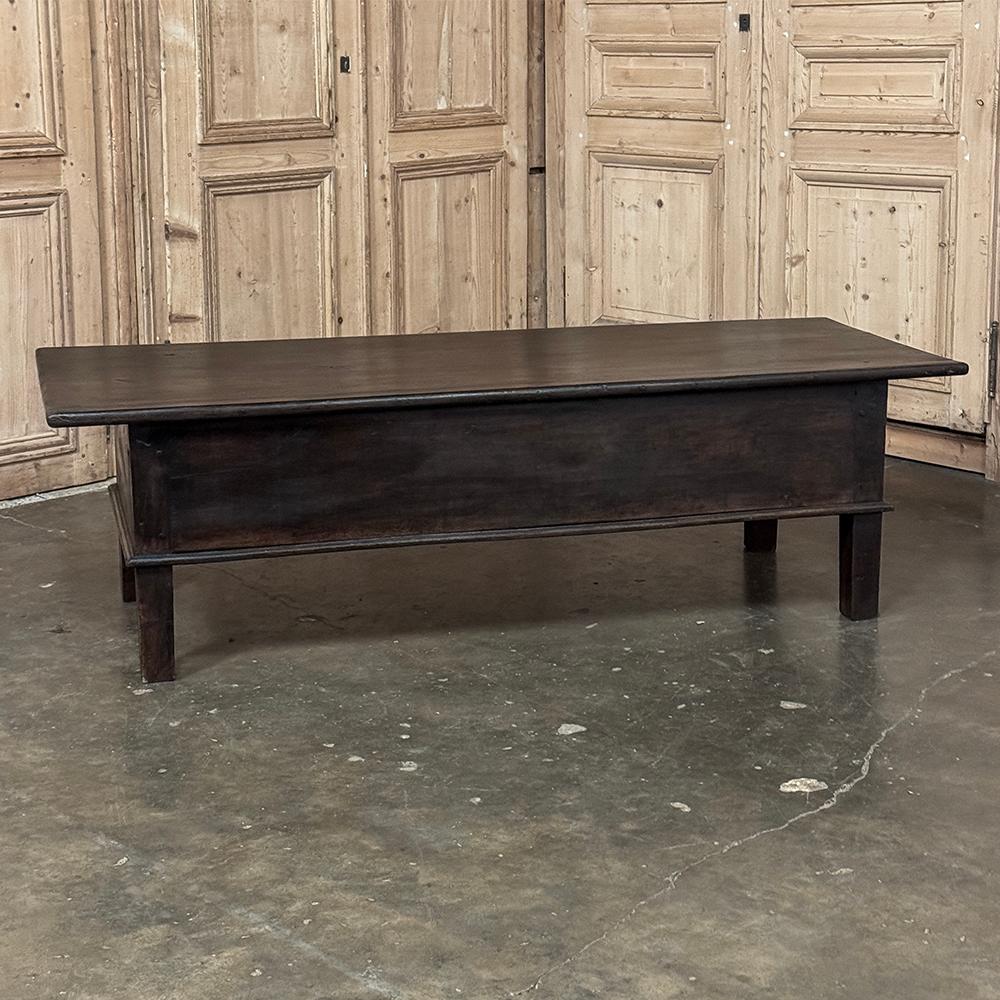 Table basse en chêne rustique du 18e siècle en vente 8