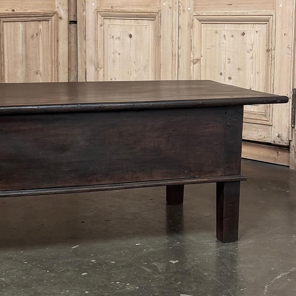 Table basse en chêne rustique du 18e siècle en vente 10