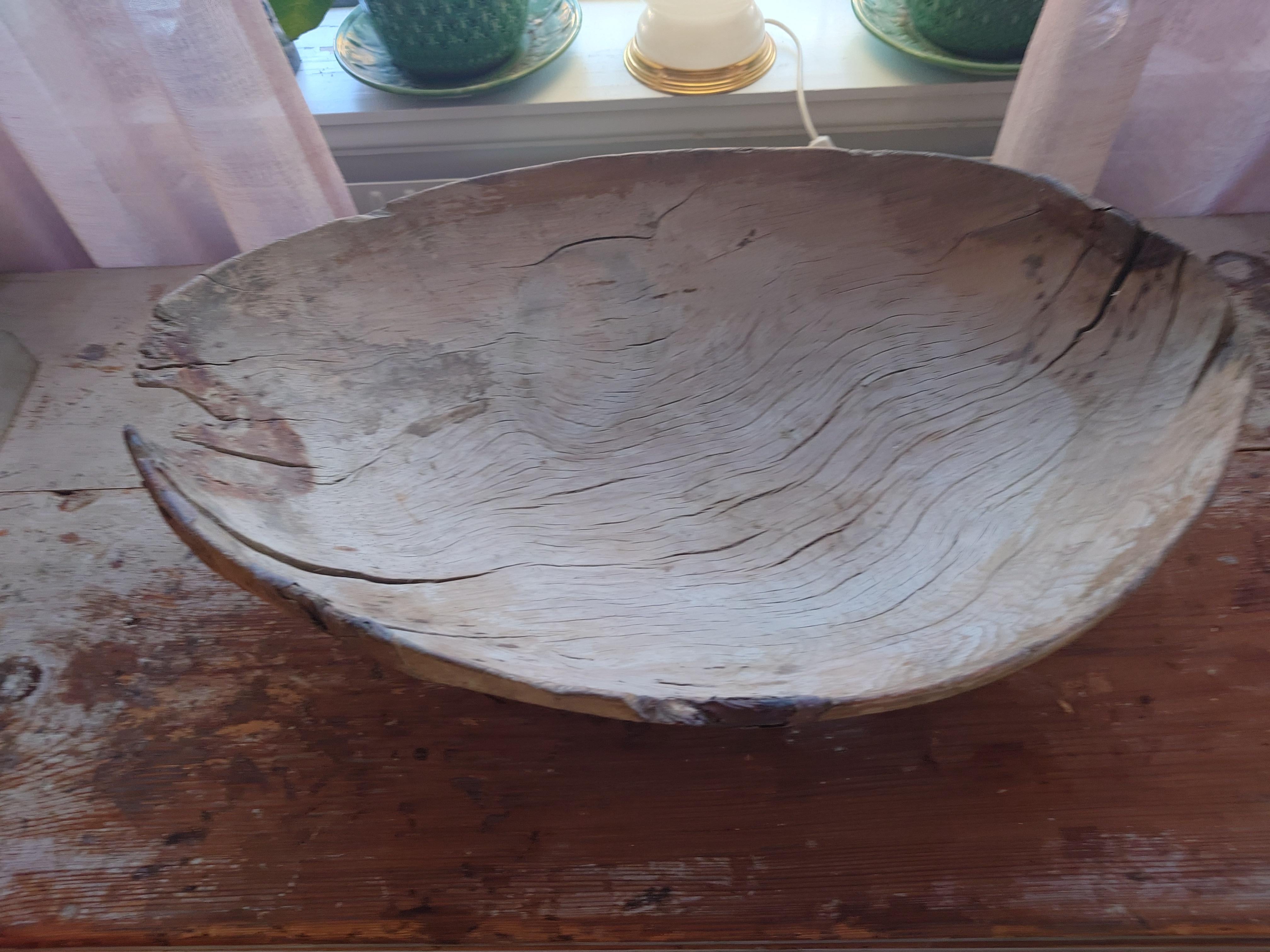 Hand-Carved 18th Century Rustic  Primitive genuine Folk Art Wooden bowl original paint For Sale
