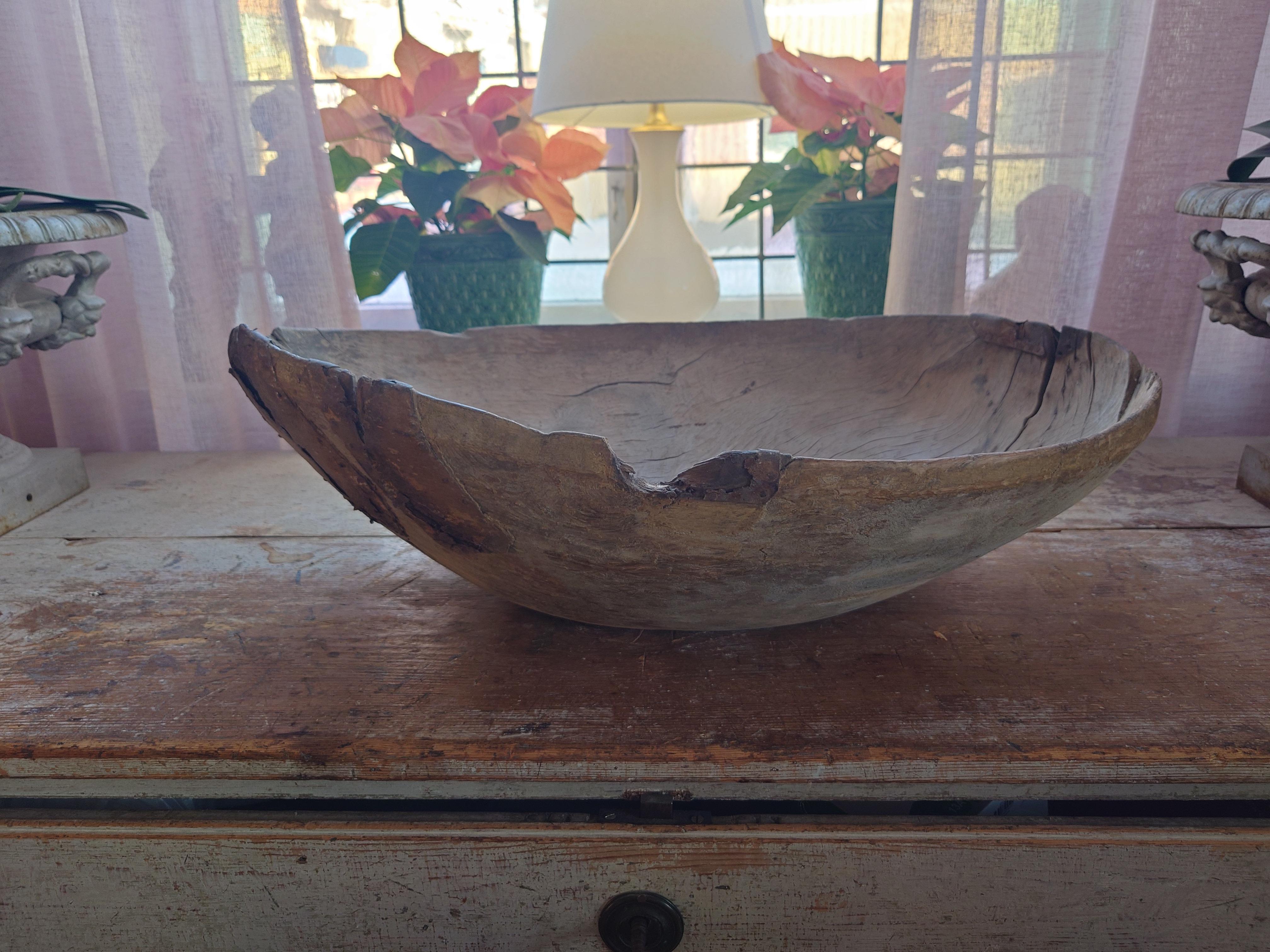18th Century Rustic  Primitive genuine Folk Art Wooden bowl original paint For Sale 2