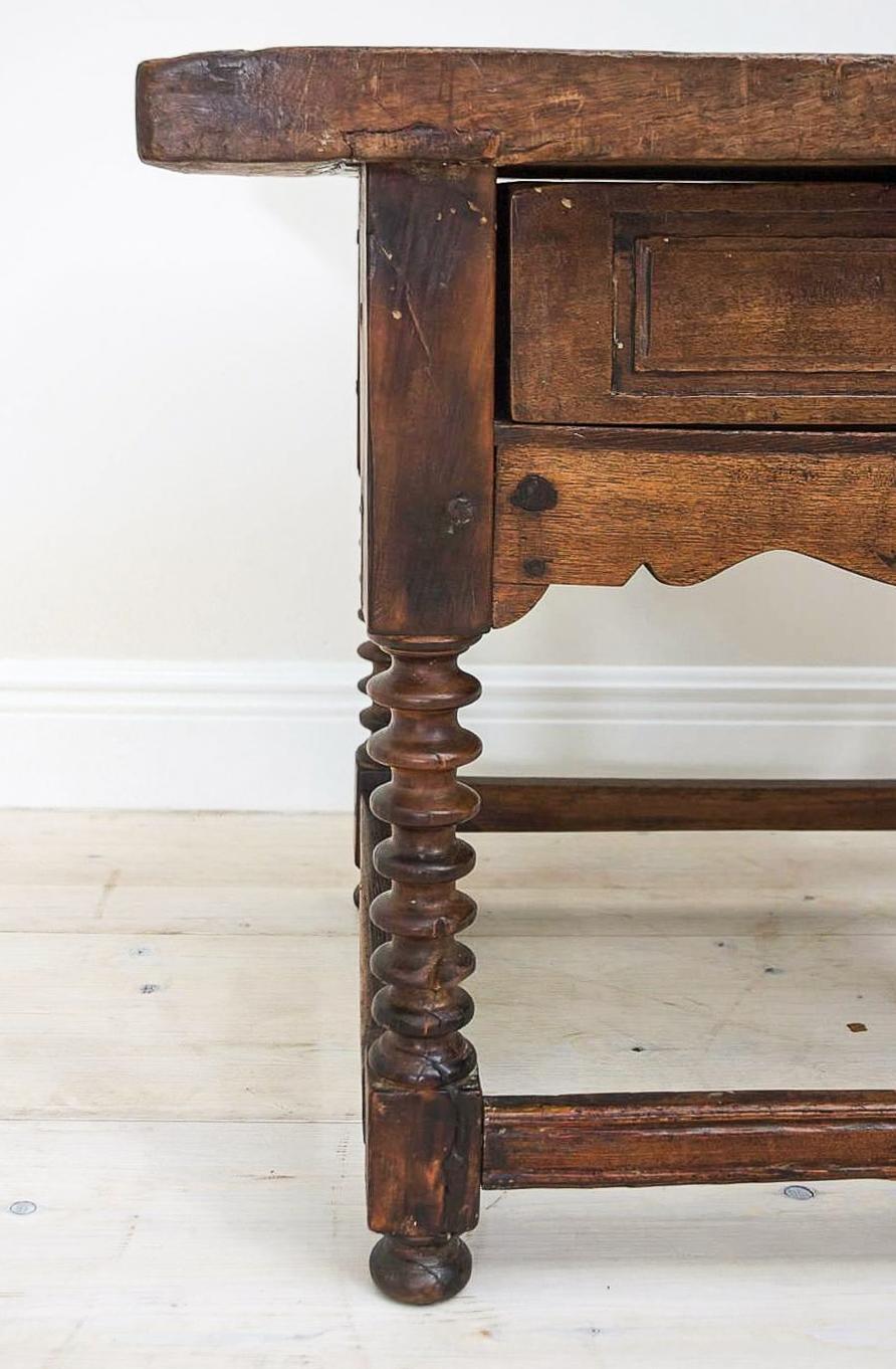 18th Century Rustic Spanish Small Shoemaker's Side Table with Spool Turned Legs For Sale 1