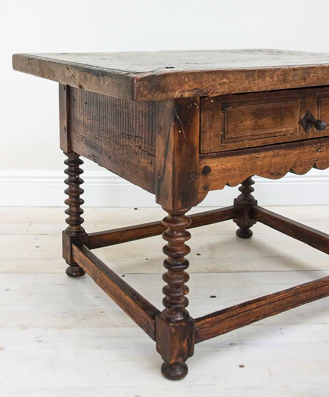 18th Century Rustic Spanish Small Shoemaker's Side Table with Spool Turned Legs For Sale 2